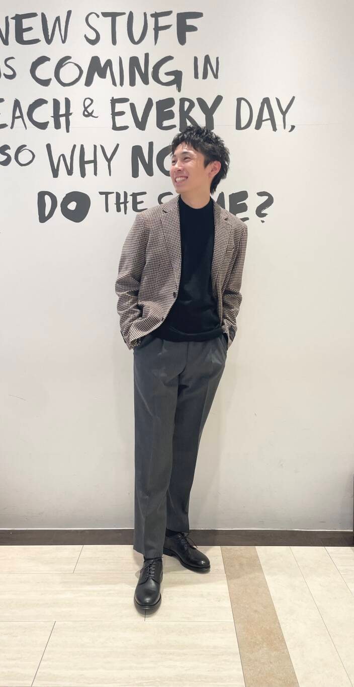 「高身長おススメアウター、私のイチ推しブランド、レザーシューズが主役のコーデ」｜「URBAN RESEARCH DOORSのLIFE STYLE TAILOR　マルチスペックプレーントゥ（ドレスシューズ、ブラック系）」を使った、多田　宗司さん（メンズ・172cm）の冬コーディネートの4枚目の写真