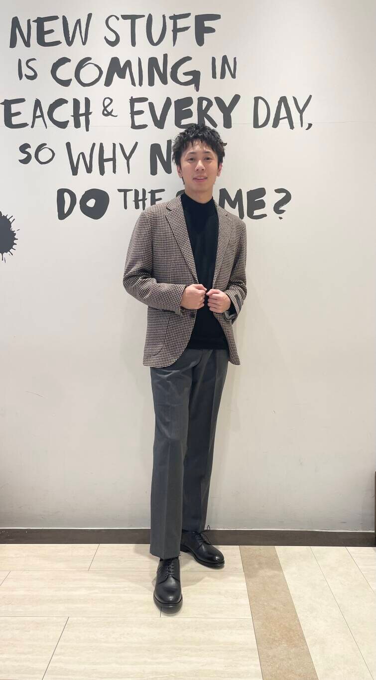 「高身長おススメアウター、私のイチ推しブランド、レザーシューズが主役のコーデ」｜「URBAN RESEARCH DOORSのLIFE STYLE TAILOR　マルチスペックプレーントゥ（ドレスシューズ、ブラック系）」を使った、多田　宗司さん（メンズ・172cm）の冬コーディネートの3枚目の写真
