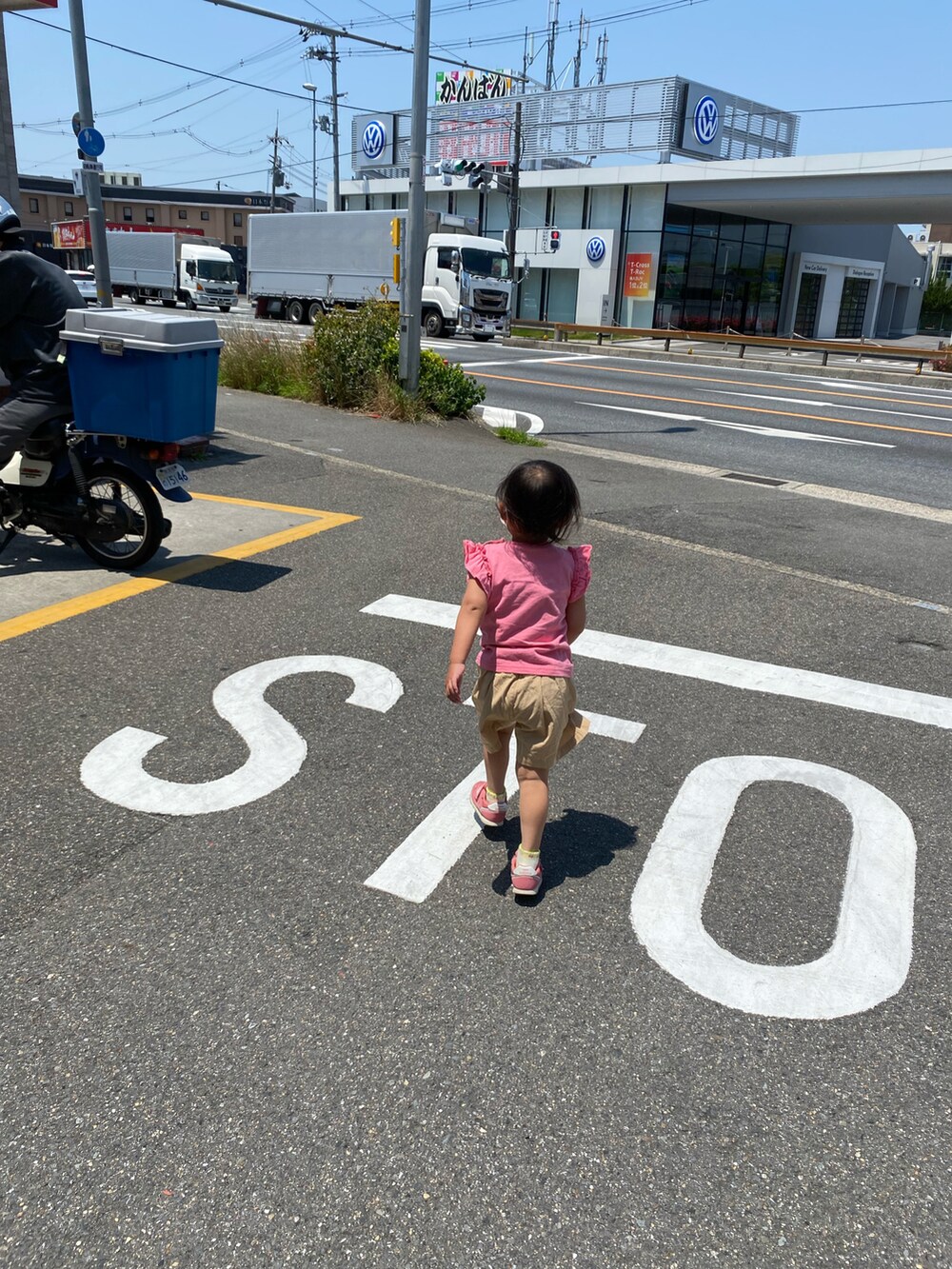「ラグマート、ragmart、夏コーデ、ショートパンツ、シンプルコーデ、カラーコーデ、ピンクコーデ、ラクチンコーデ、スニーカー女子、スニーカーコーデ、ピンクスニーカー、カジュアルコーデ」｜「NEW BALANCEのnew balance ニューバランス IZ373 ベビーシューズ 410373（スニーカー、ピンク系）」を使った、ジュンコさん（レディース・156cm）の春コーディネートの3枚目の写真
