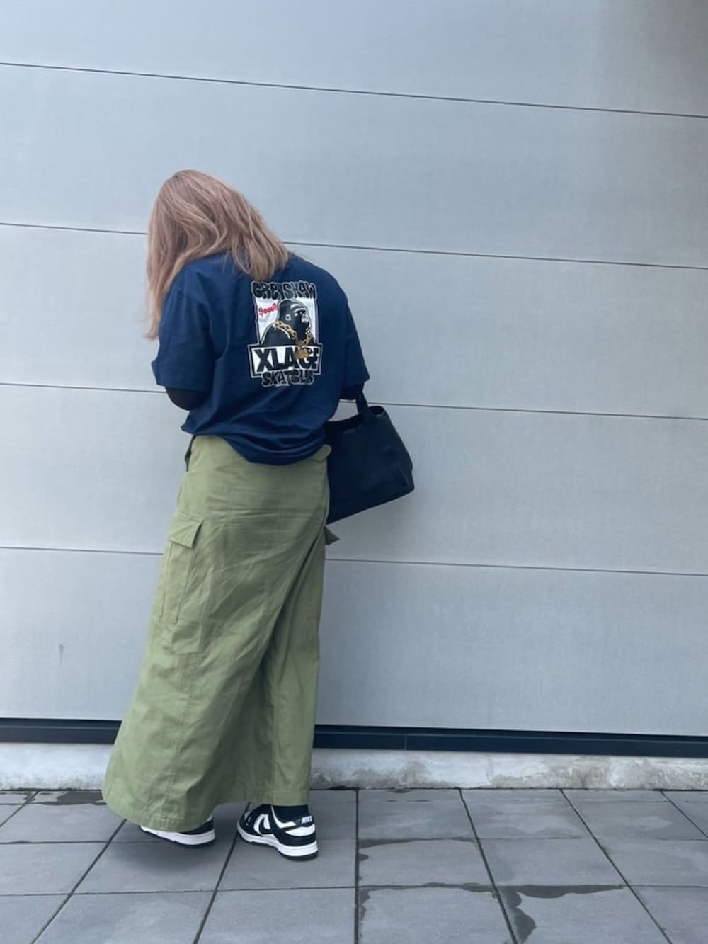 「お洒落さんとつながりたい、エクストララージ、初夏コーデ、スニーカー、パンダ、ナイキスニーカー、ダンク、X-LARGE」｜「BALENCIAGAのアイテム（トートバッグ、ブラック系）」を使った、M&Aさん（レディース・163cm）の春コーディネートの2枚目の写真