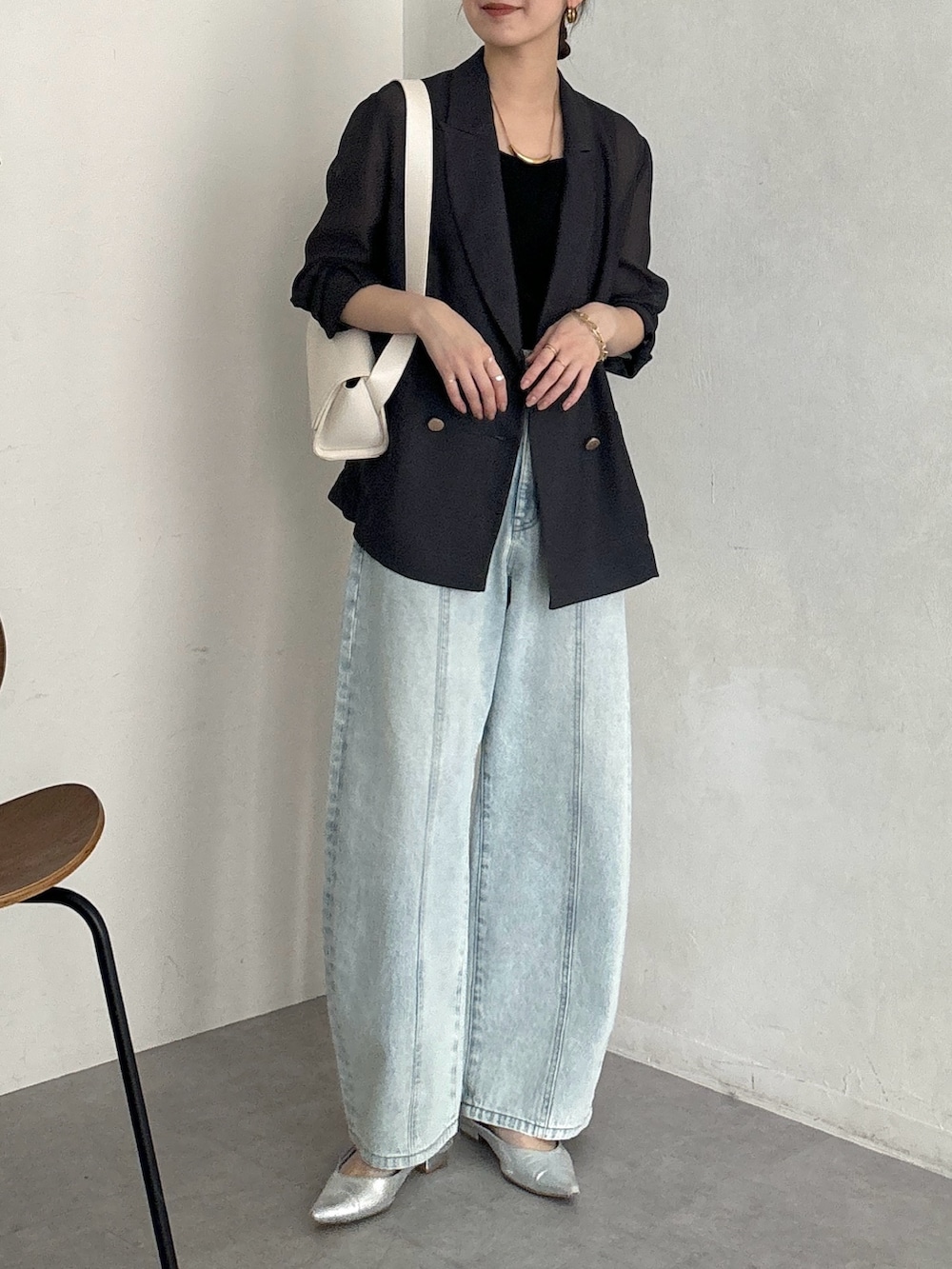 「ジャケット、春コーデ、パンツコーデ、春服、カジュアルコーデ、オトナ女子、お出かけコーデ、春、デニム、デニムパンツ、シンプル、シンプルコーデ、DouDou」｜「DouDouのセンターラインデニムカーブパンツ（デニムパンツ、ブルー系）」を使った、doudoureiさん（レディース・164cm）の春コーディネートの4枚目の写真
