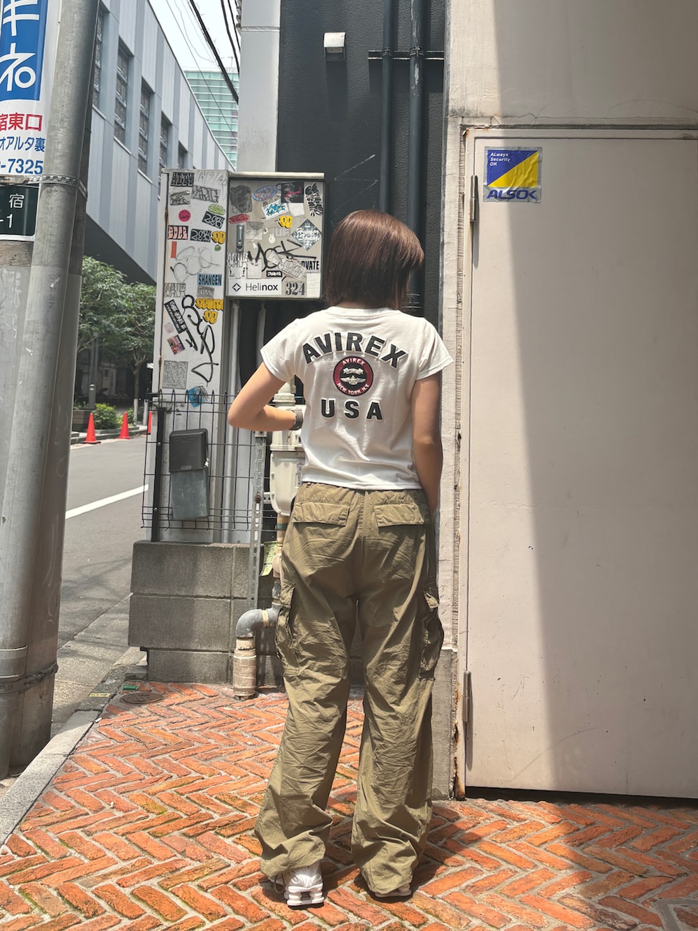 Momoさんの「【KID'S/キッズ】VARSITY T-SHIRT / バーシティ Tシャツ / AVIREX / アヴィレックス（AVIREX）」を使ったコーディネートの2枚目の写真