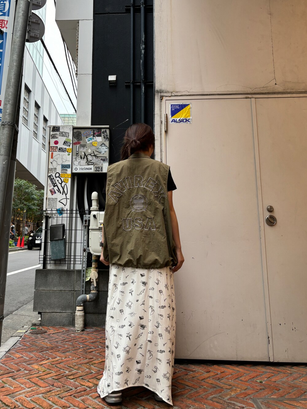 「夏コーデ、ラクチンコーデ、おでかけコーデ、シンプルスタイル、オトナ女子、低身長コーデ、キレイめカジュアル、おしゃ見えテクニック、レディースファッション、150cm台コーデ」｜「AVIREXの【直営店限定】ALOHA ONEPIECE/アロハワンピース（ワンピース、ホワイト系）」を使った、Momoさん（レディース・153cm）の夏コーディネートの3枚目の写真
