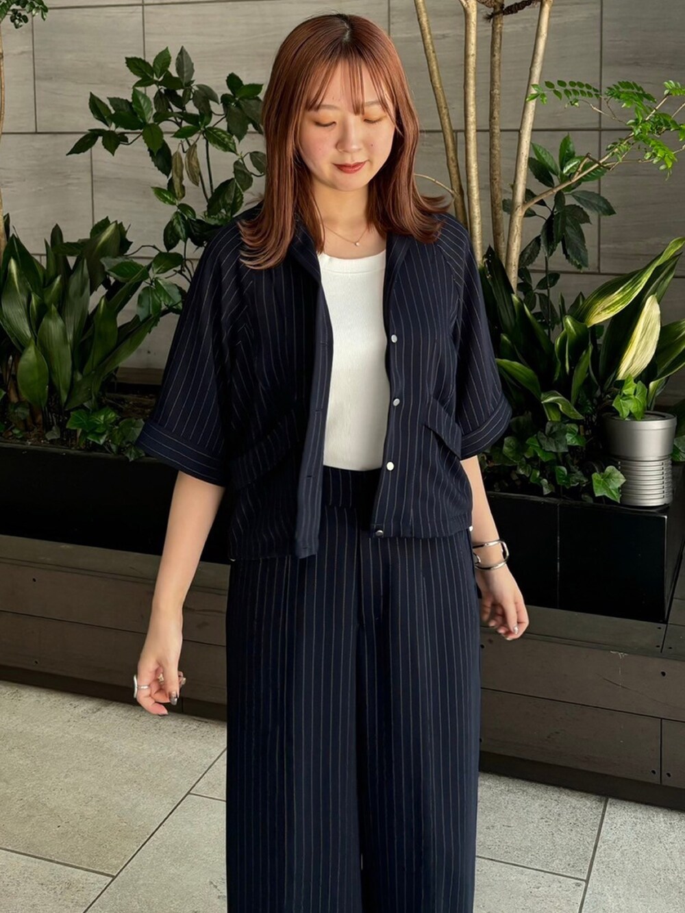 「セットアップスタイル、セットアップ、きれいめカジュアル、シンプルコーデ、休日スタイル、韓国ファッション、大人かわいい、夏ファッション、高身長コーデ、パンツスタイル、シャツ好き集まれ、オープンカラーシャツ、スポーツミックス」｜「CITY TOKYOの＜手洗い可能＞＜接触冷感＞ダブルクロスワイドパンツ【A＋TOKYO / エープラストウキョウ】（スラックス、ブルー系）」を使った、A＋TOKYO WOMENS STAFFさん（レディース・163cm）の春コーディネートの5枚目の写真