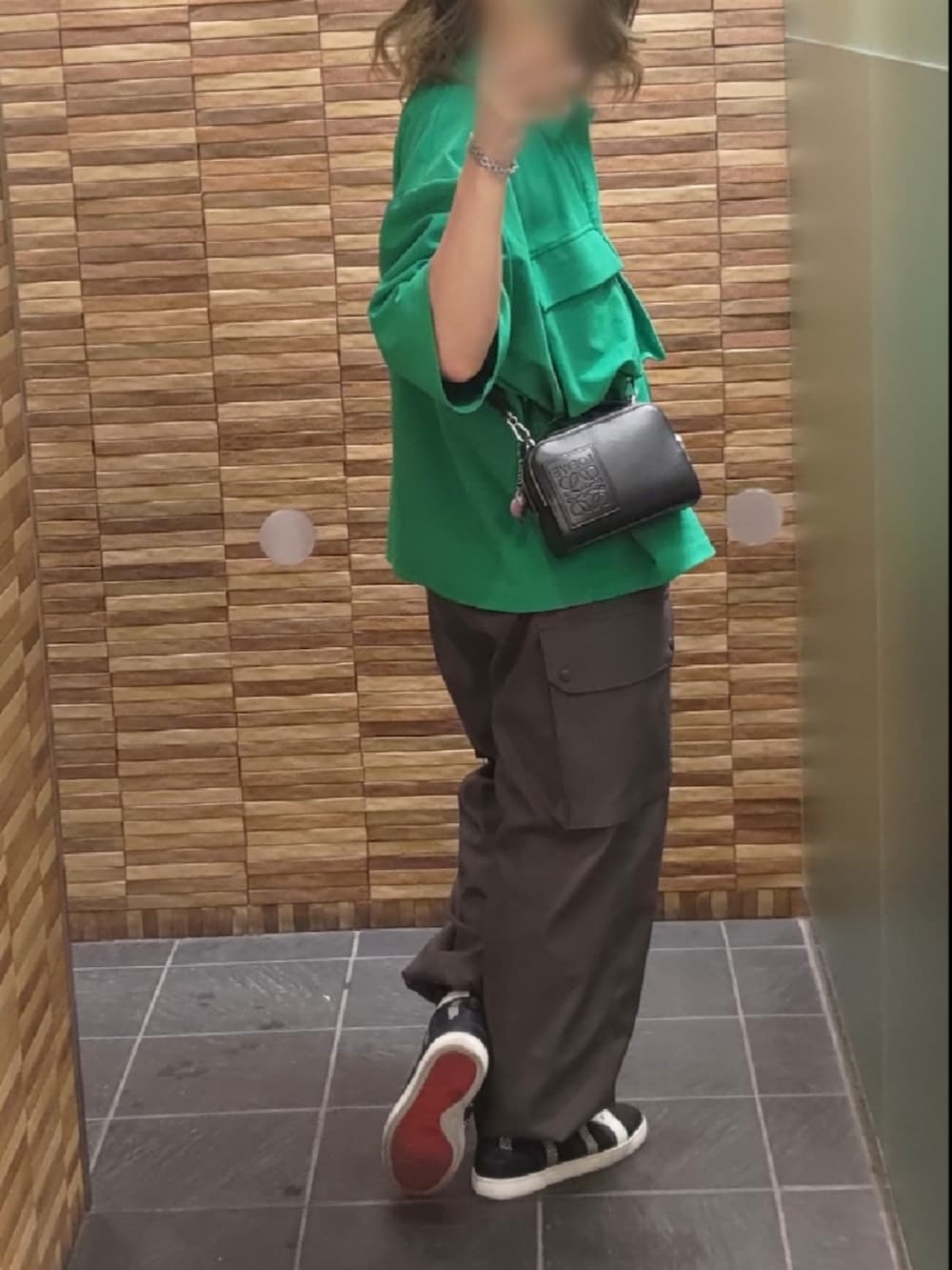 「しゃぶ葉」｜「THE RERACSのアイテム（カーゴパンツ、グレー系）」を使った、masterpiecenagiさん（メンズ・172cm）の夏コーディネートの2枚目の写真