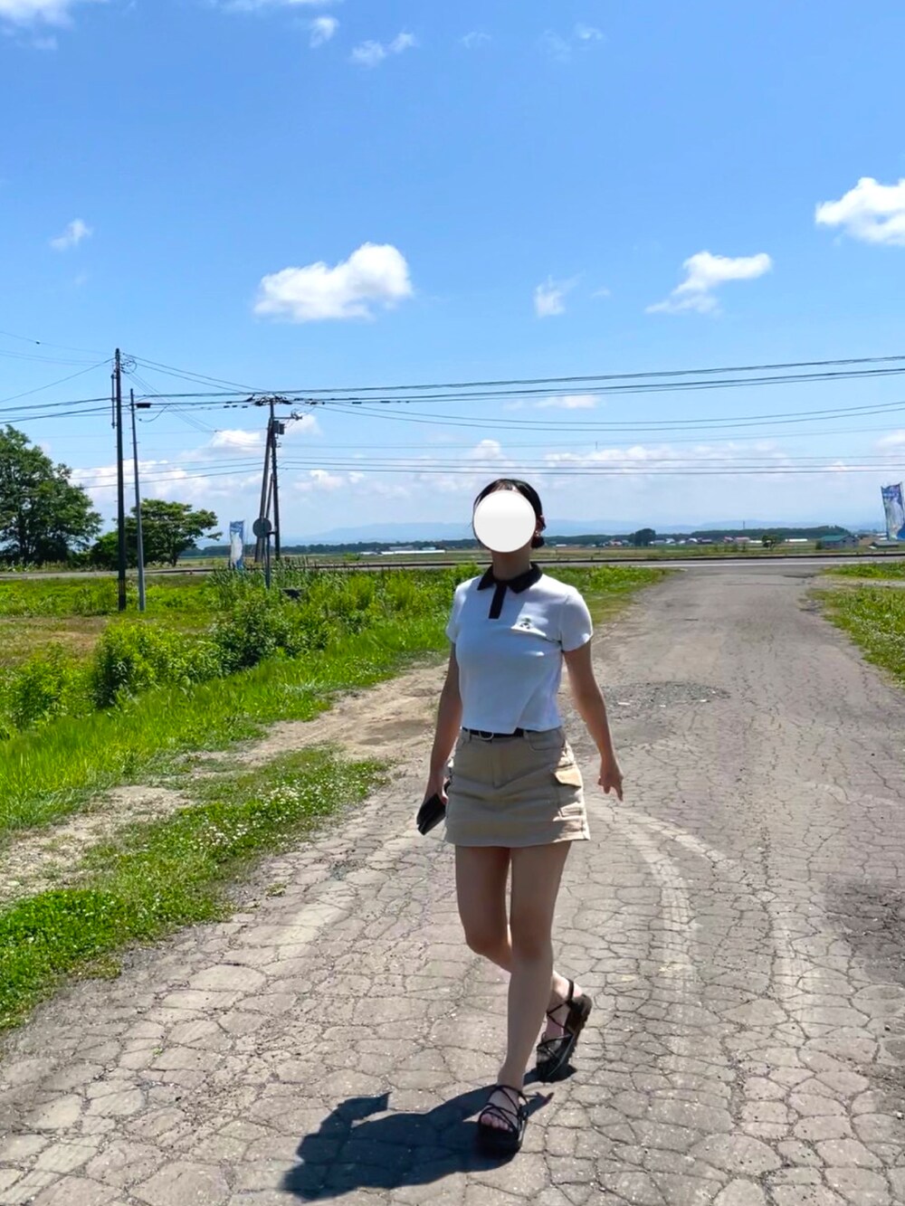 「ポロシャツコーデ、カーゴスカート、骨格ストレート、プチプラコーデ、フォロー、イイネ、お気に入り登録お願いします♡」｜「NICE CLAUPのアイテム（ポロシャツ、ホワイト系）」を使った、半額しょくぱんさん（レディース・161cm）の夏コーディネートの3枚目の写真