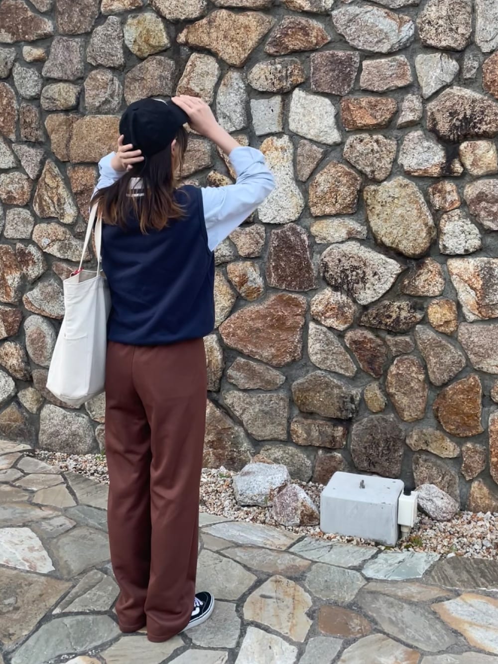 「海外ガール、ラフ、動物園 デート、ひつじのショーン」｜「Availのアイテム（キャップ、ブラック系）」を使った、半額しょくぱんさん（レディース・161cm）の春コーディネートの2枚目の写真