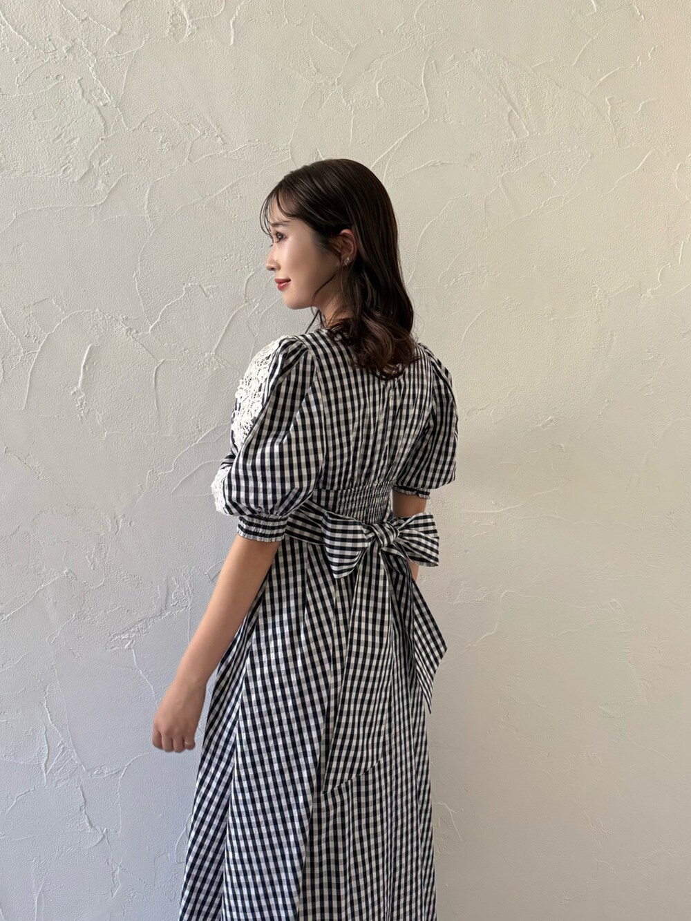 その他のワンピースを着用したレディースの夏コーディネートの9枚目の写真