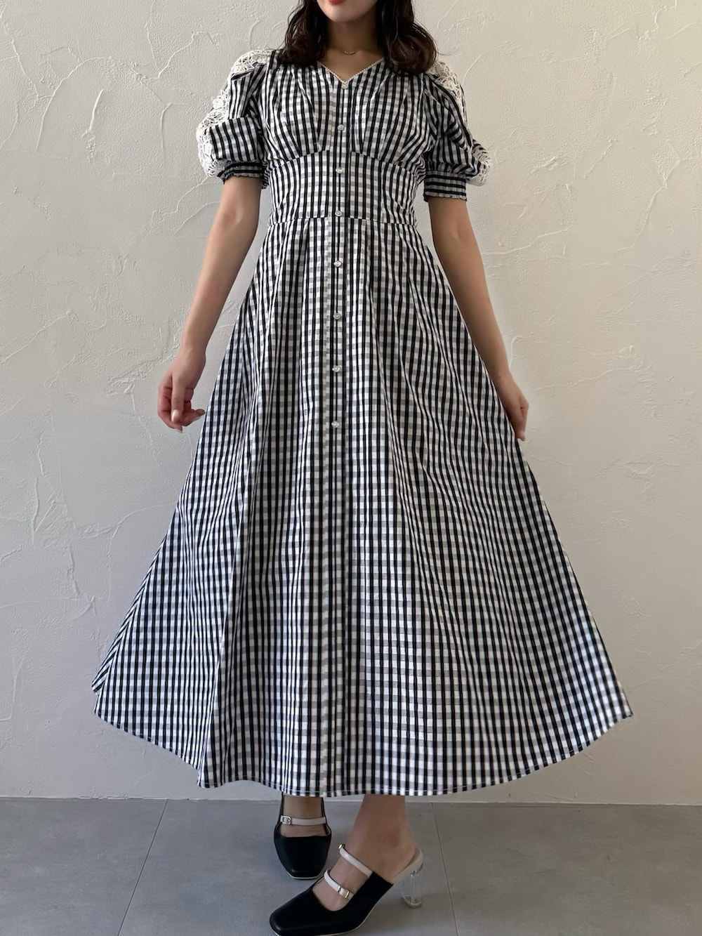 その他のワンピースを着用したレディースの夏コーディネートの2枚目の写真