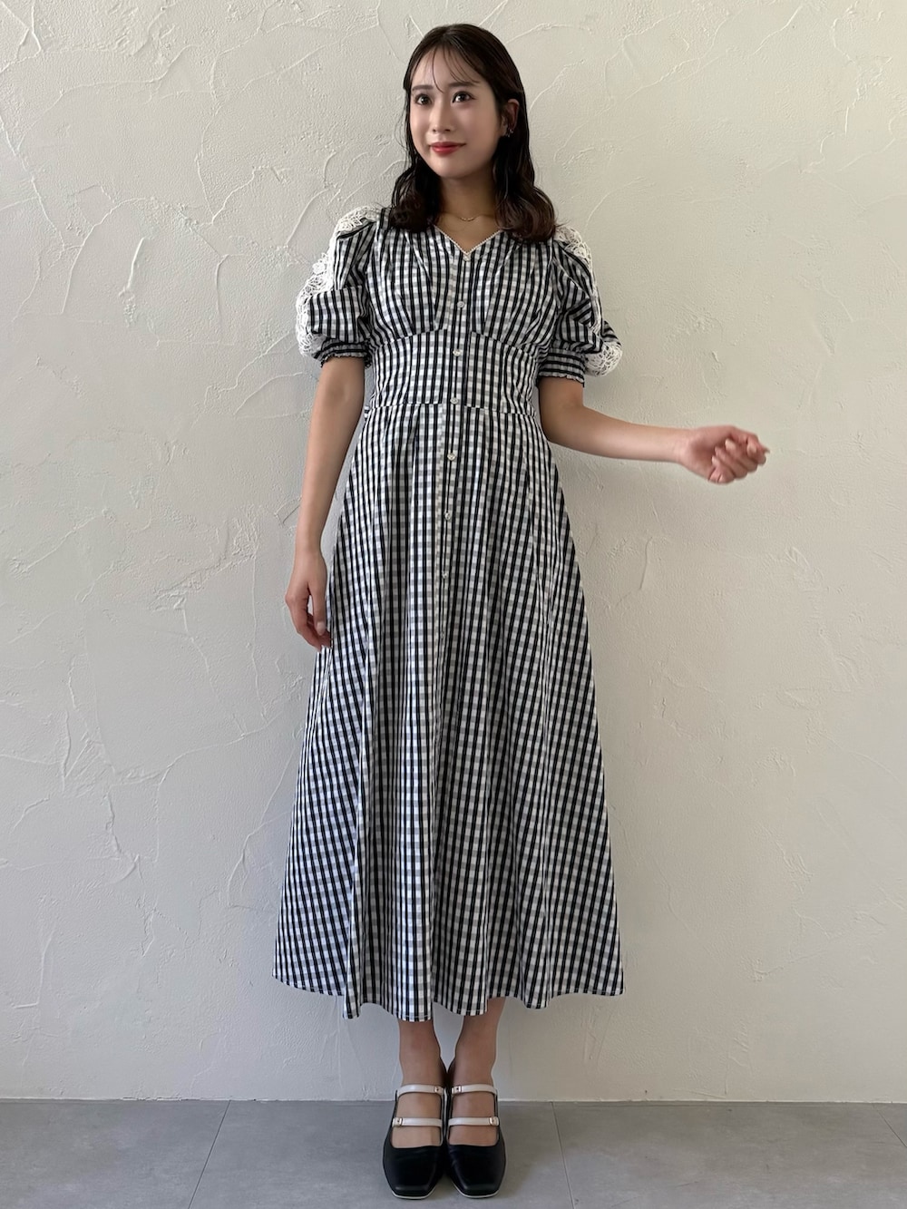 その他のワンピースを着用したレディースの夏コーディネートの4枚目の写真