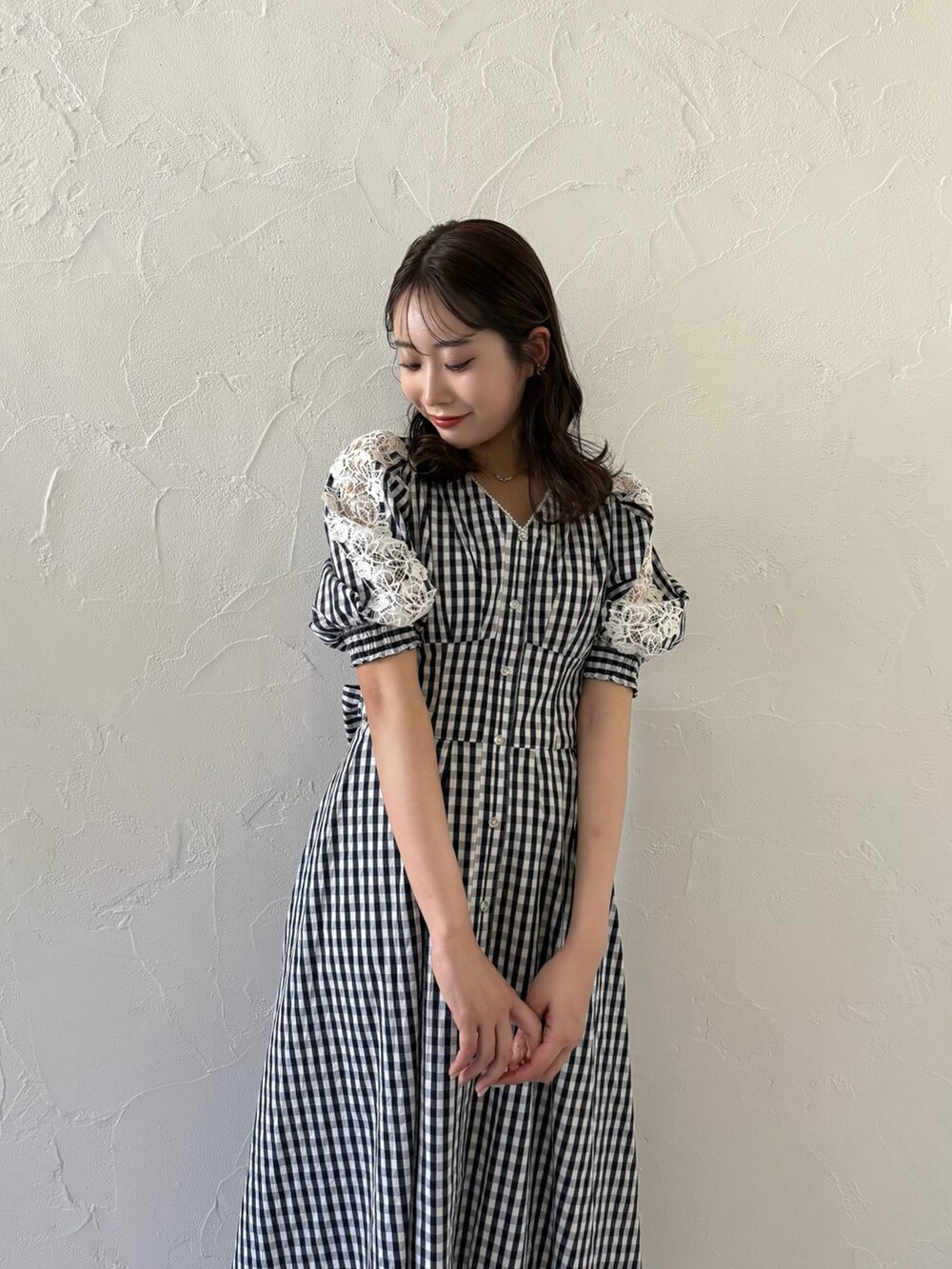 その他のワンピースを着用したレディースの夏コーディネートの7枚目の写真