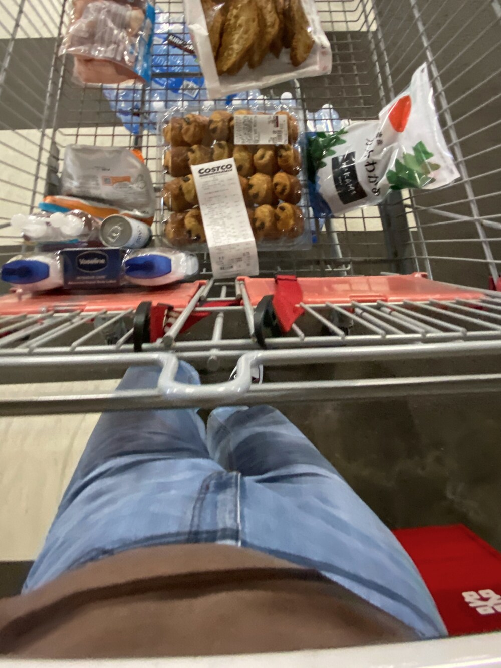 「GUのアイテム（デニムパンツ、ブルー系）」を使った、cewzllさん（レディース・163cm）の秋コーディネートの2枚目の写真