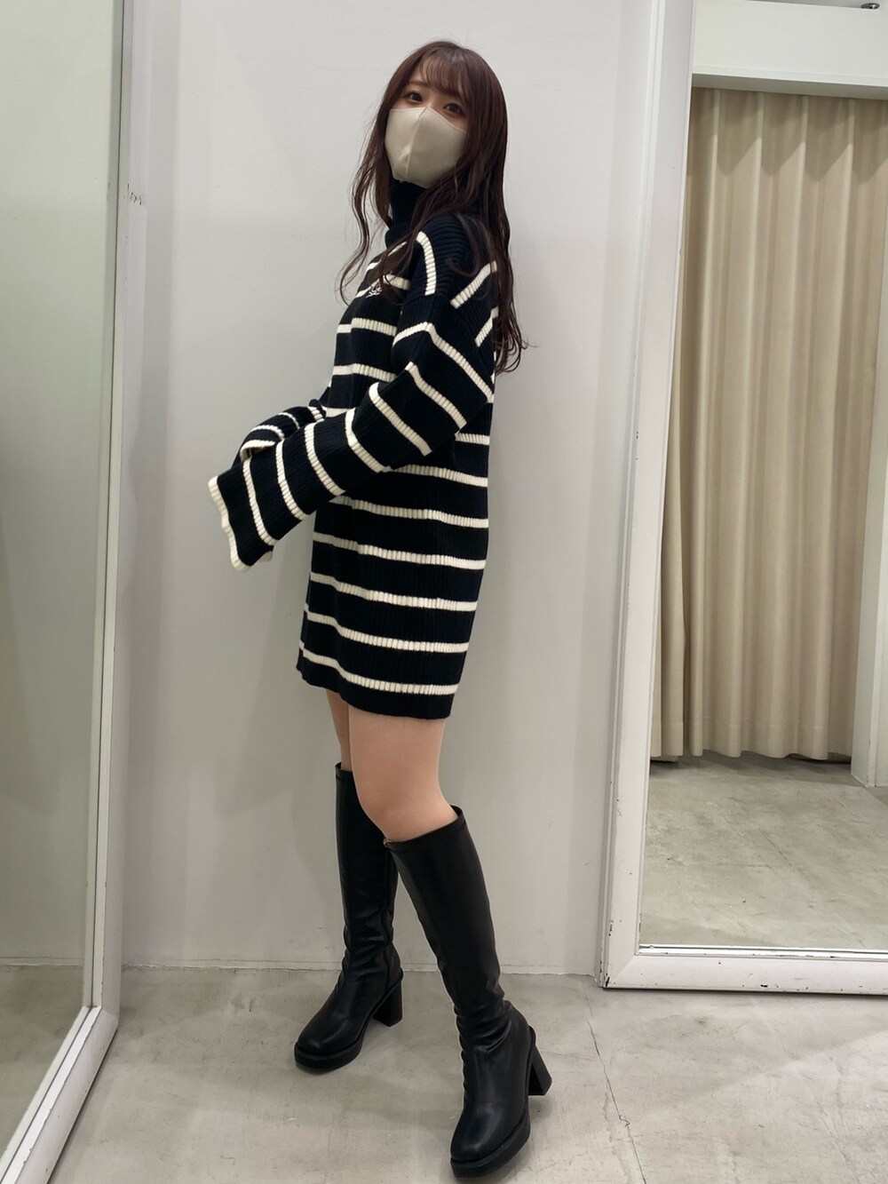 「おしゃれさんと繋がりたい、ニットワンピース、ミニワンピ、ベルスリーブ、ハイネック、ロングブーツ、オールブラック、参戦服、ボーダー、冬コーデ」｜「one after another NICE CLAUPのハイネックNC刺しゅうチュニック（ニット/セーター、ブラック系）」を使った、mizuki♡さん（レディース・157cm）の冬コーディネートの2枚目の写真