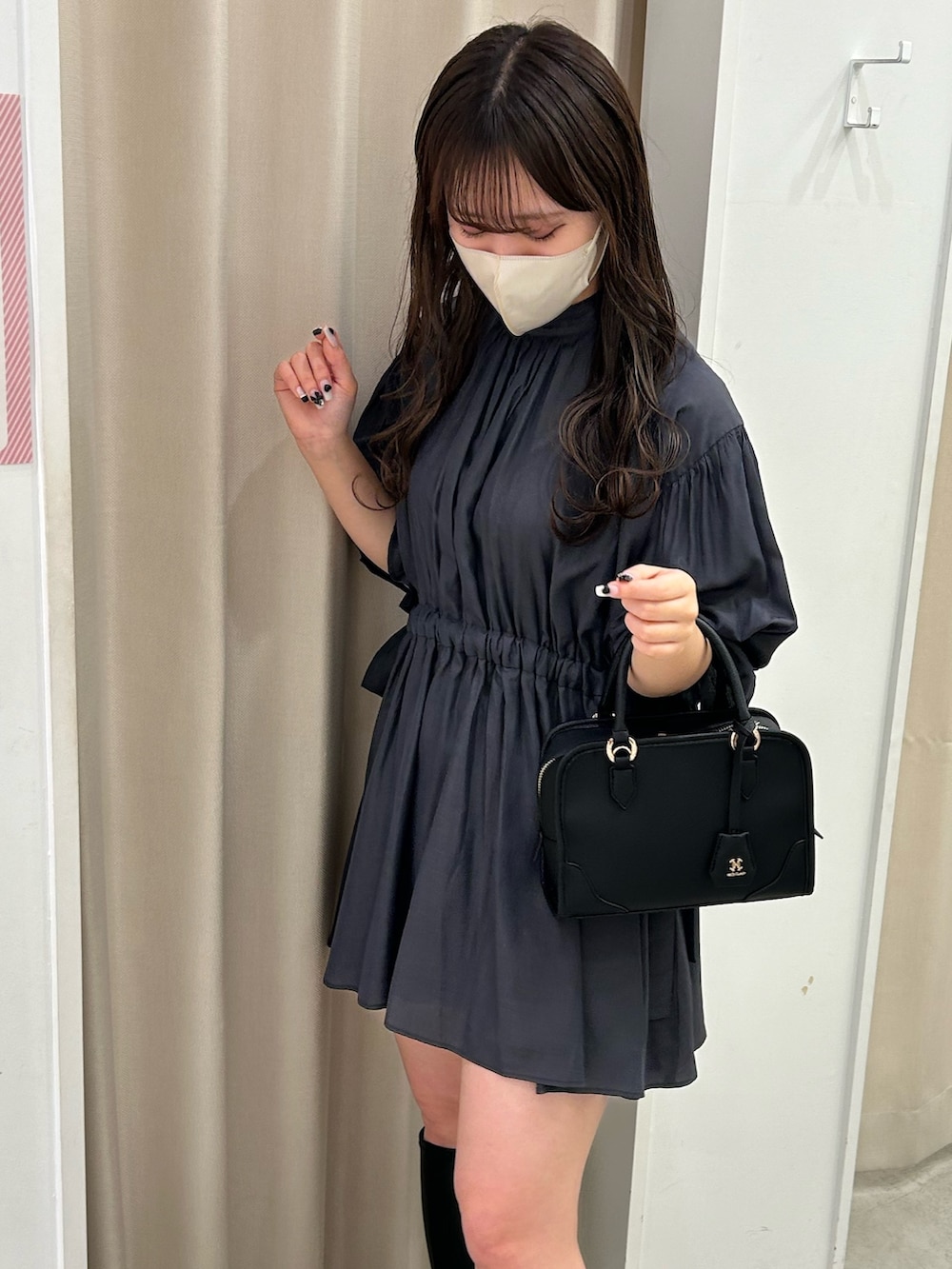「春服コーデ、ラクチンコーデ、今日のコーデ、お洒落さんとつながりたい、骨格ウェーブ、ブルベ夏、チュニック、プチプラコーデ、24SS春の新作、ミニワンピ」｜「one after another NICE CLAUPのサイドリボンチュニック/WEB限定（チュニック、グレー系）」を使った、mizuki♡さん（レディース・157cm）の冬コーディネートの3枚目の写真