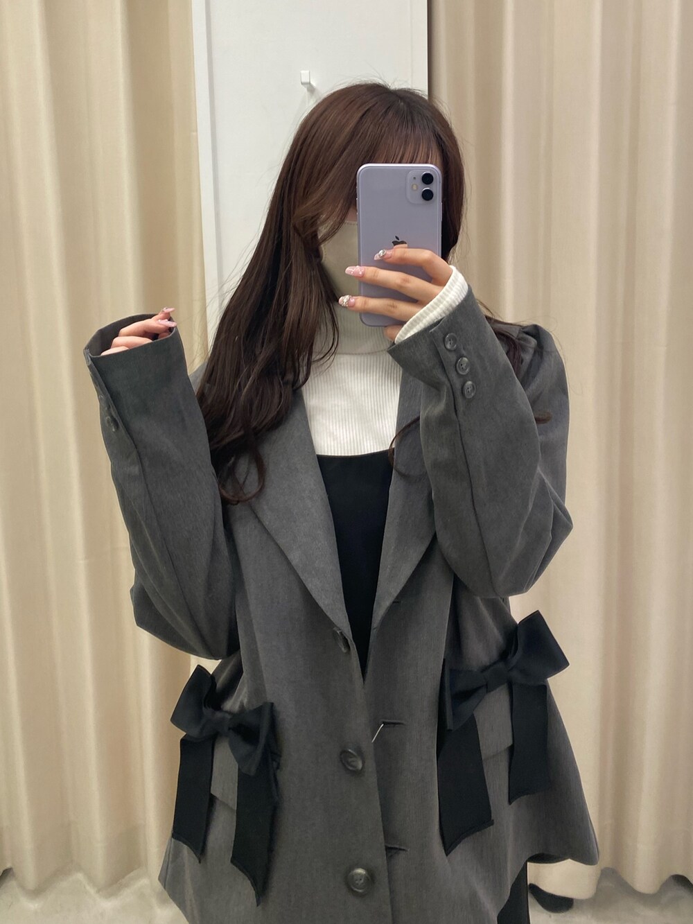 「ほめられ本命コーデ、休日コーデ、春、大人女子、お洒落さんとつながりたい、オーバーサイズ、ootd、プチプラ、リボン、キャミワンピ、シアーワンピース」｜「one after another NICE CLAUPの【人気の為再入荷！】イニシャルハイネックトップス（Tシャツ/カットソー、ホワイト系）」を使った、mizuki♡さん（レディース・157cm）の冬コーディネートの2枚目の写真