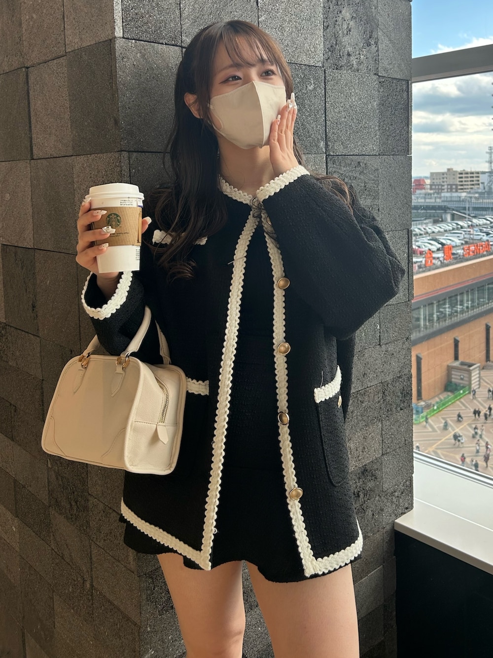 「ツイードジャケット、セットアップ、アフタヌーンティー、参戦服、オールブラック、骨格ウェーブ、ブルベ夏、お出かけコーデ、休日スタイル、お洒落さんとつながりたい、オトナカワイイ、プチプラ、いいね、save、フォローお願いします🤑、ワントーンコーデ、モノトーンコーデ」｜「one after another NICE CLAUPのツイードミニフレアスカート/セットアップジャケットあり（スカート、ブラック系）」を使った、mizuki♡さん（レディース・157cm）の冬コーディネートの2枚目の写真
