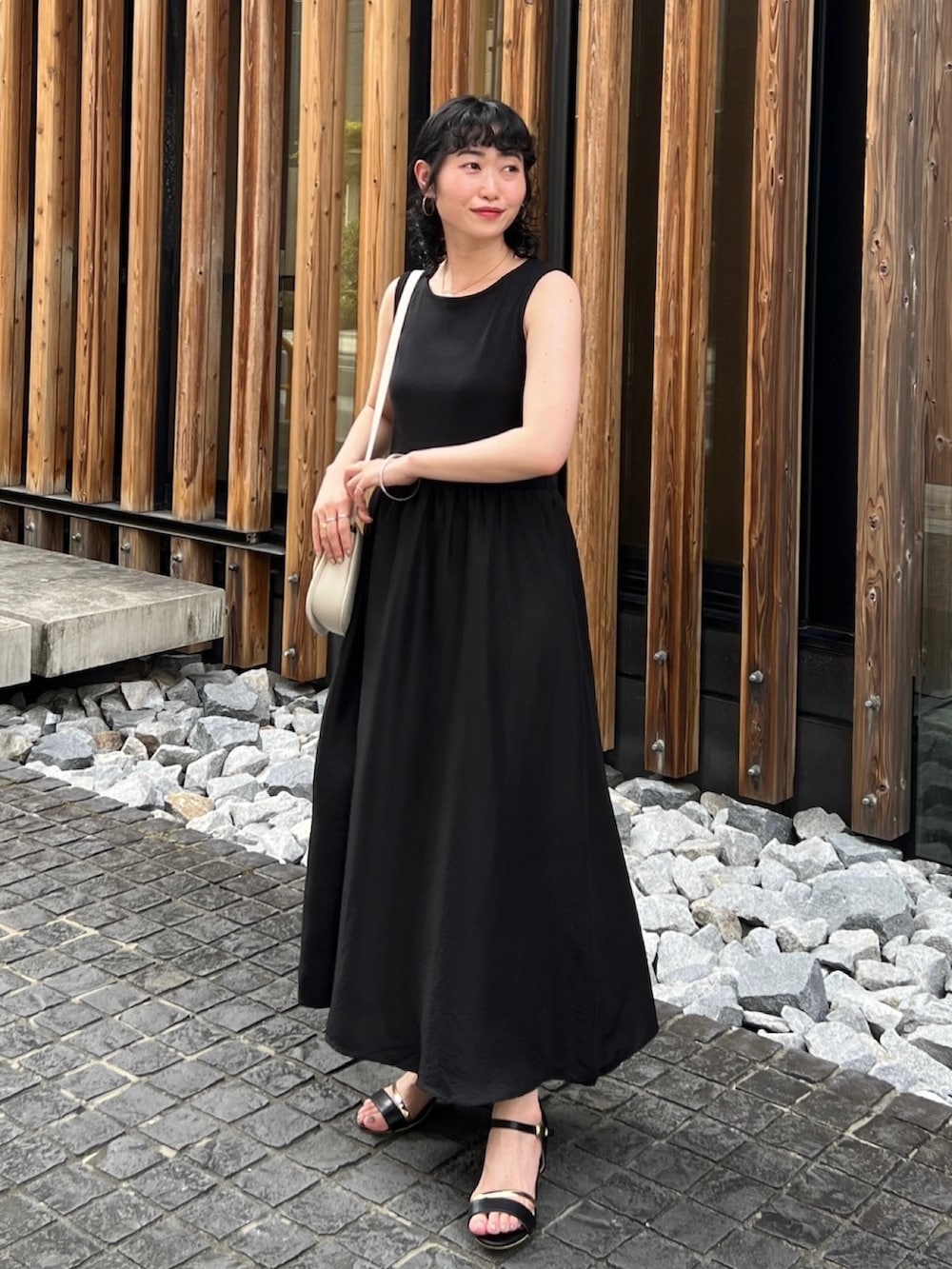 「夏セールで買いました、モノトーン、夏コーデ、休日スタイル、プチプラ、ワンピース、お出かけコーデ、オフィスカジュアル、フェススタイル」｜「Chez toiのツイードプルオーバー×カット布帛ドッキングワンピース（ワンピース、ブラック系）」を使った、M a k oさん（レディース・155cm）の夏コーディネートの3枚目の写真