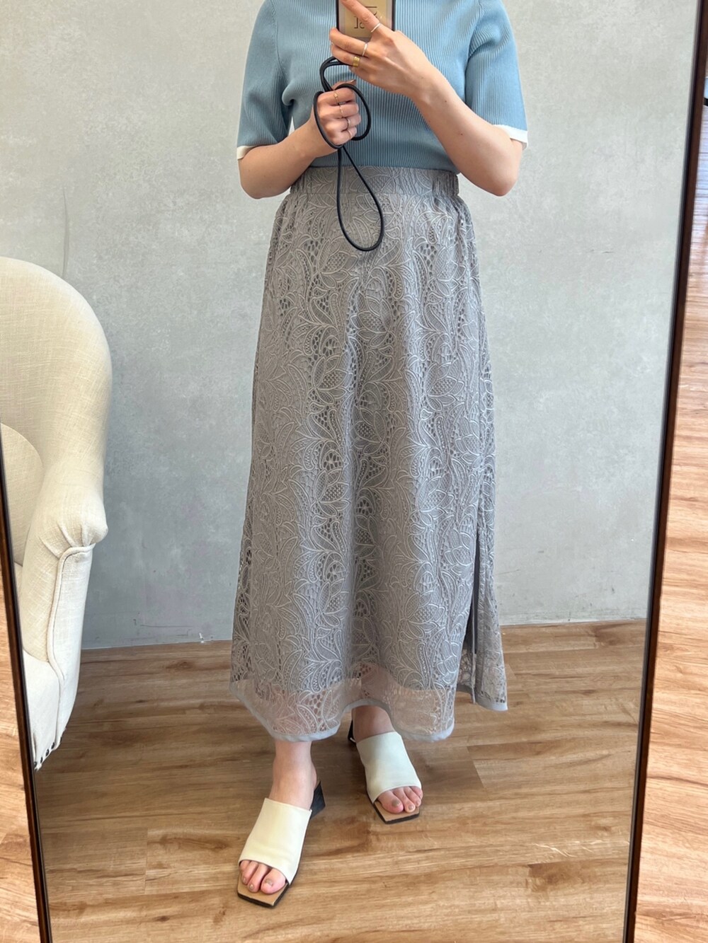 「夏コーデ、休日スタイル、プチプラ、淡色コーデ、お出かけコーデ、オフィスカジュアル、夏セールで買いました、きれいめカジュアル、レーススカート」｜「Chez toiのゴールド金具ショルダーBAG（ショルダーバッグ、ホワイト系）」を使った、M a k oさん（レディース・155cm）の夏コーディネートの3枚目の写真