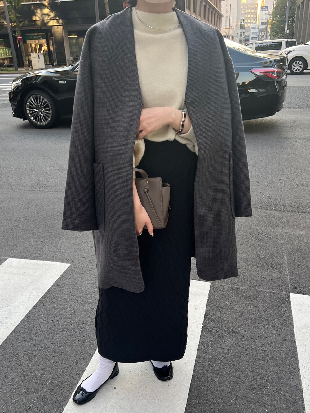 「きれいめカジュアル、秋冬コーデ、ビッグシルエット、プチプラ、冬コーデ、ロングコート、ストリート、タートルネック、モード、タイトスカート」｜「Chez toiのダイヤ柄ナロースカート（スカート、ブラック系）」を使った、M a k oさん（レディース・155cm）の秋コーディネートの5枚目の写真