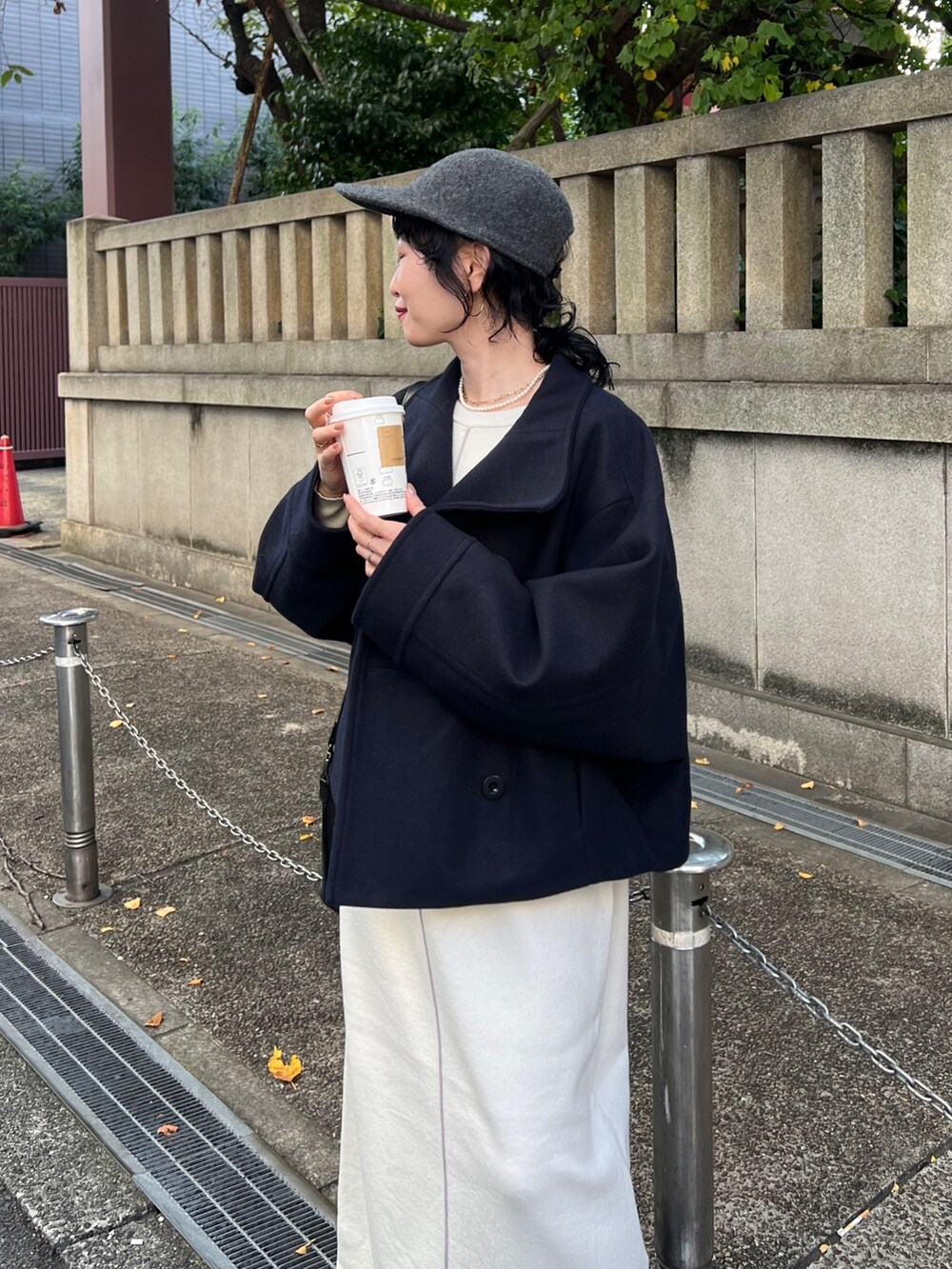 「ファッションを楽しもう、ワンピース、お出かけコーデ、スポーツミックス、プチプラ、コート、きれいめカジュアル、冬コーデ、ニット、淡色コーデ、ブーツ」｜「Croisiereのアイテム（ピーコート、ブルー系）」を使った、M a k oさん（レディース・155cm）の秋コーディネートの3枚目の写真