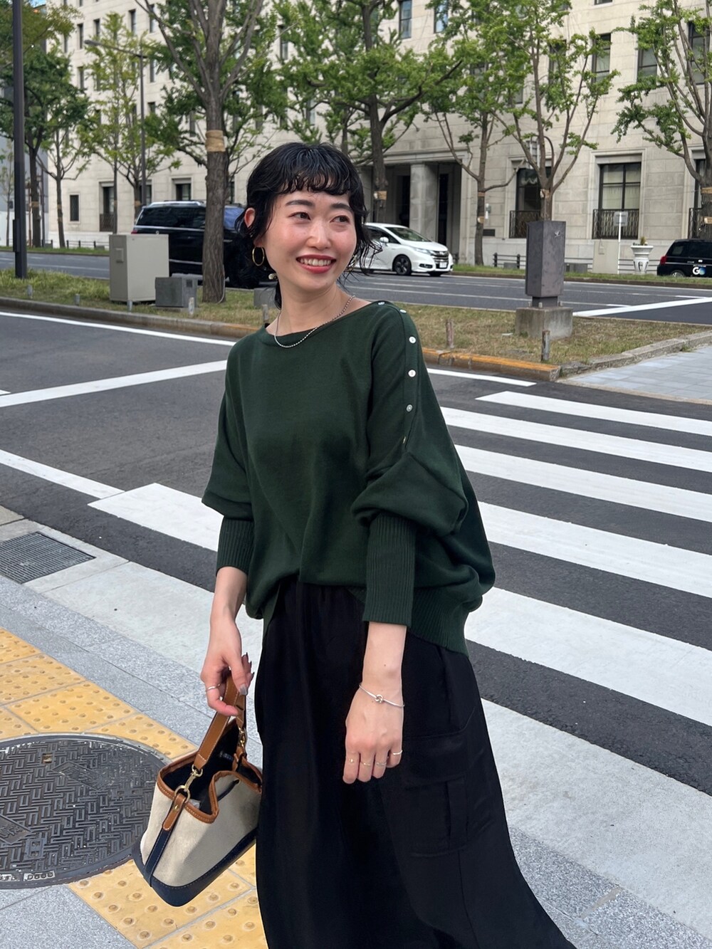 「秋服まるっと大公開、お出かけコーデ、シンプルコーデ、ロングスカート、休日スタイル、きれいめカジュアル、ニット、ストリート、オフィスカジュアル、骨格ウェーブ」｜「Croisiereのアイテム（ニット/セーター、グリーン系）」を使った、M a k oさん（レディース・155cm）の秋コーディネートの5枚目の写真