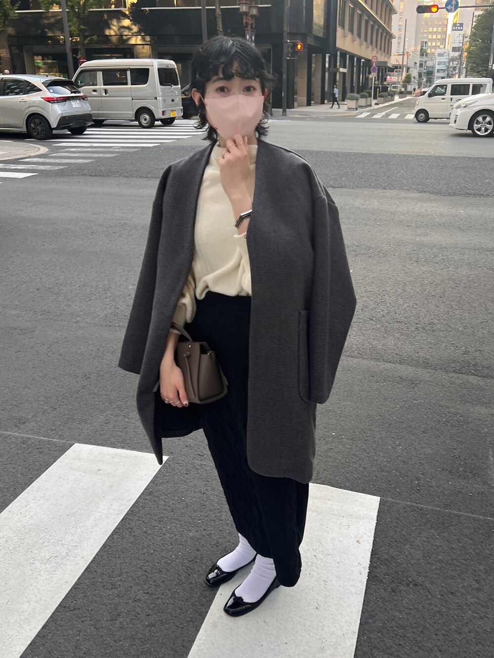「きれいめカジュアル、秋冬コーデ、ビッグシルエット、プチプラ、冬コーデ、ロングコート、ストリート、タートルネック、モード、タイトスカート」｜「Chez toiのダイヤ柄ナロースカート（スカート、ブラック系）」を使った、M a k oさん（レディース・155cm）の秋コーディネートの4枚目の写真