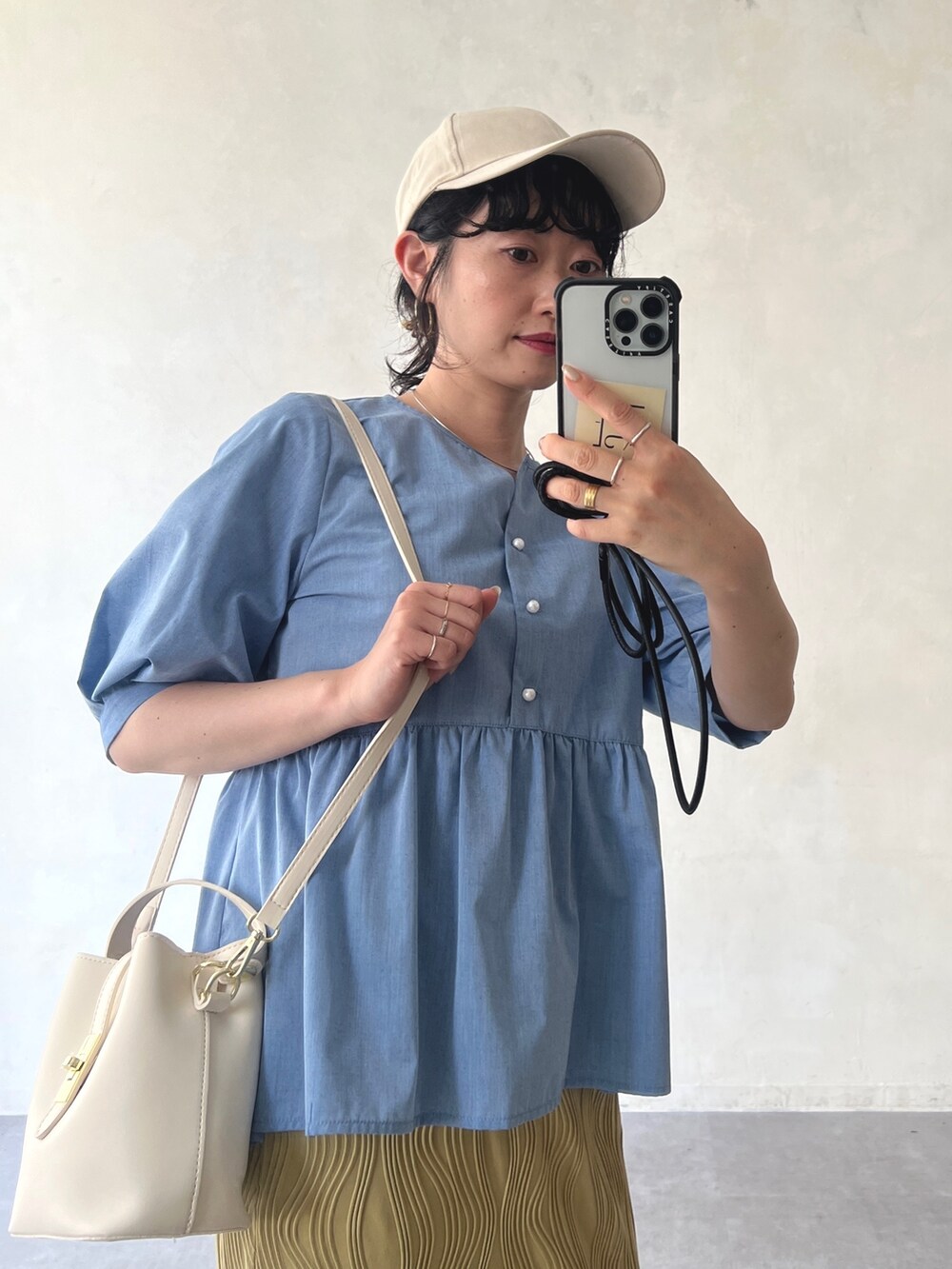 「夏コーデ、休日スタイル、プチプラ、淡色コーデ、ビッグシルエット、韓国ファッション、お出かけコーデ、キャップ、夏セールで買いました」｜「Chez toiのパールボタンギャザー切替ブラウス（シャツ/ブラウス、ブルー系）」を使った、M a k oさん（レディース・155cm）の夏コーディネートの4枚目の写真