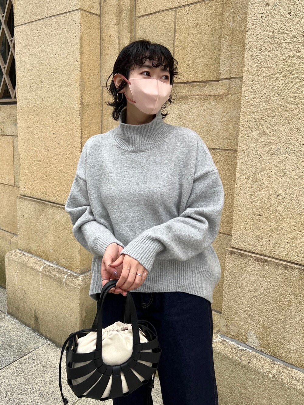 「クリスマスに着たい服、モード、レイヤードスタイル、マイベストコーデ2022、休日スタイル、チェスターコート、きれいめカジュアル、ニット、冬コーデ、ロングコート、デニム」｜「Chez toiのスタンドネックコート（その他アウター、グリーン系）」を使った、M a k oさん（レディース・155cm）の冬コーディネートの4枚目の写真