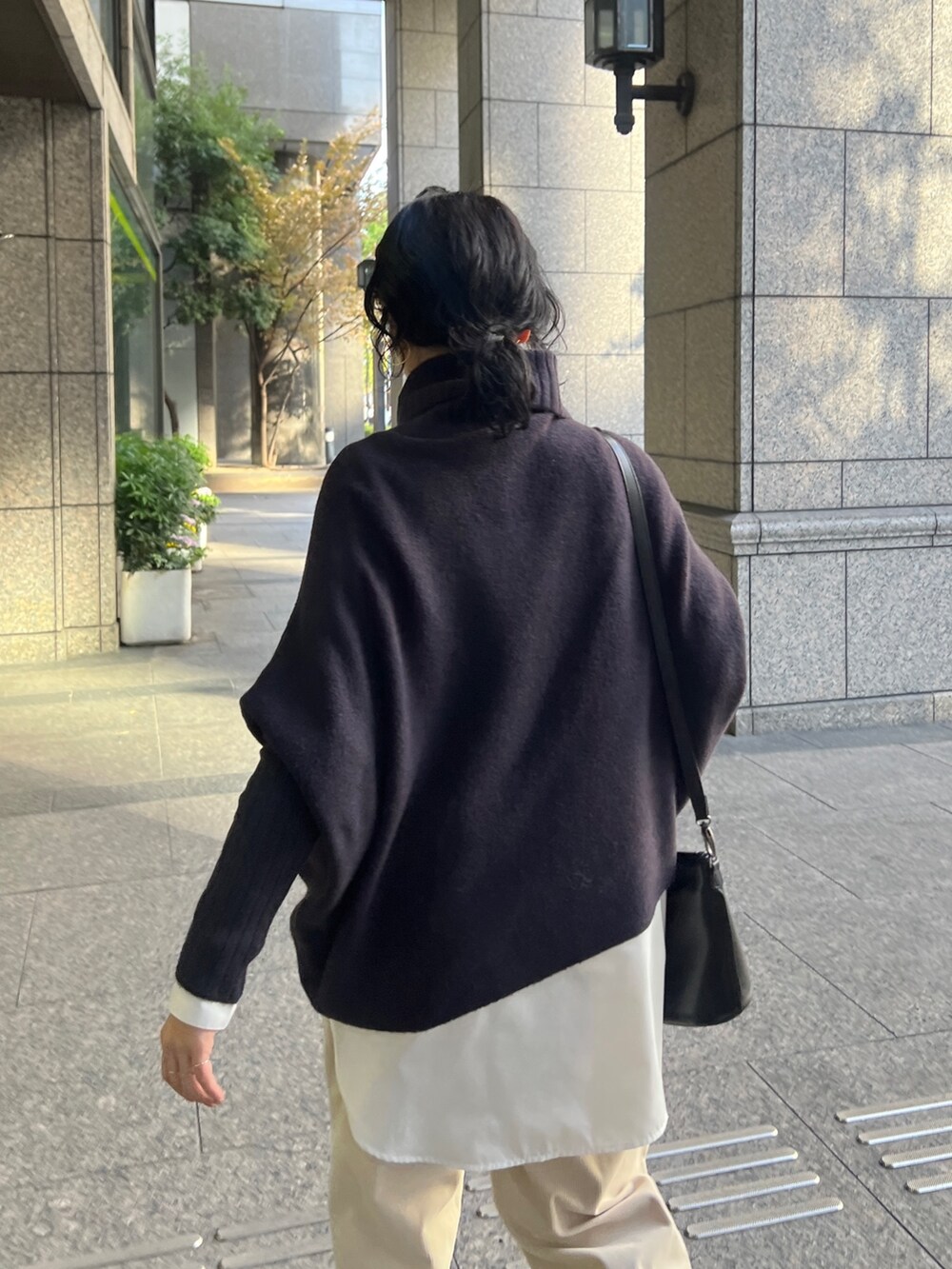 「ファッションを楽しもう、お出かけコーデ、プチプラ、きれいめカジュアル、冬コーデ、ニット、コーデュロイ、タートルネック、レイヤードスタイル」｜「Croisiereのアイテム（ニット/セーター、ブルー系）」を使った、M a k oさん（レディース・155cm）の秋コーディネートの3枚目の写真