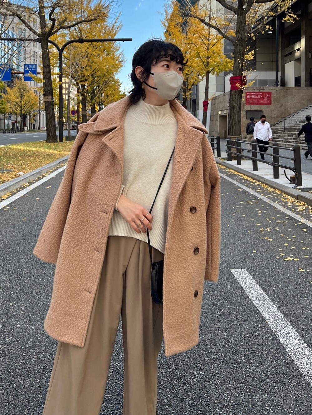 「ロングコート、冬コーデ、タートルネック、ボアジャケット、モード、ホワイトコーデ、クリスマスに着たい服、マイベストコーデ2022、休日スタイル、韓国ファッション、ニット、きれいめカジュアル」｜「Instagramのアイテム（その他、ホワイト系）」を使った、M a k oさん（レディース・155cm）の冬コーディネートの2枚目の写真