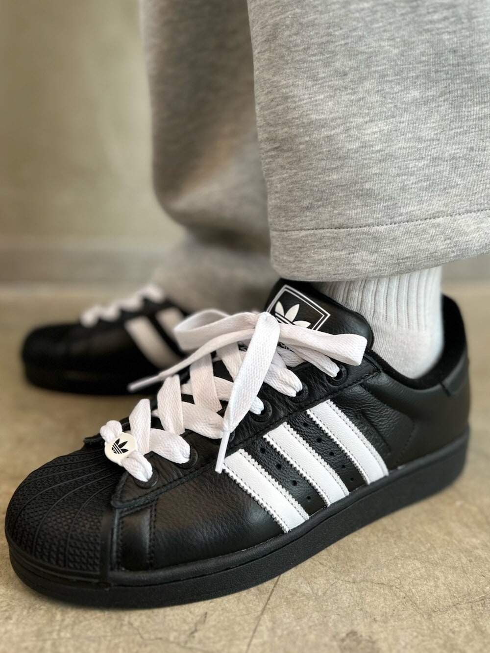 アディダス オリジナルス レトロ スポーツ クリケットインスパイア―ド アディダス オリジナルス レトロ スポーツ クリケットインスパイア―ド