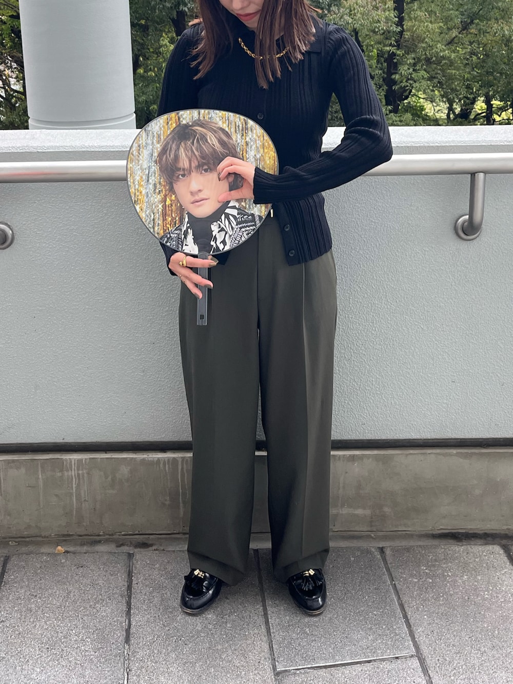 「プチプラコーデ、肌見せ、ゴールドアクセ、H&M、UNIQLO、ZARA、CENE、SixTONES、参戦服、ライブコーデ」｜「H&Mのアイテム（トップス、ブラック系）」を使った、mさん（レディース・157cm）の春コーディネートの2枚目の写真