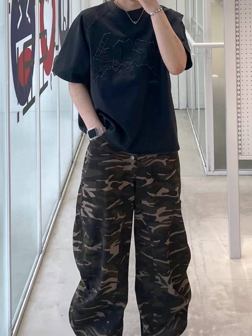 その他のその他パンツ、ブラック系のキャップを着用したメンズの夏コーディネートの2枚目の写真