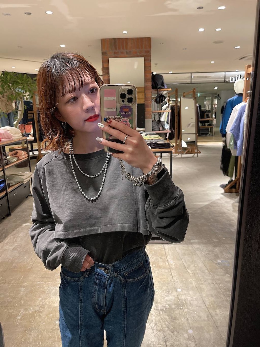 「メンズライク、低身長、カジュアル、niko and ...」｜「niko and...のクロップドレイヤーセットプルオーバー（Tシャツ/カットソー、グレー系）」を使った、おでんさん（レディース・153cm）の春コーディネートの2枚目の写真