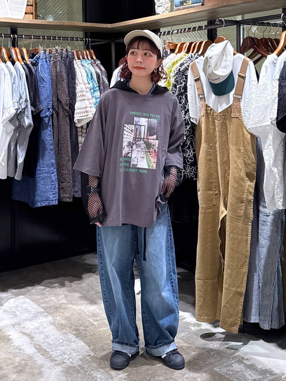 「メンズライク、低身長、カジュアル、niko and ...」｜「niko and...の【WILLIAM B.ELIOTT】メッシュZIPパーカー（パーカー、グレー系）」を使った、おでんさん（レディース・152cm）の夏コーディネートの4枚目の写真