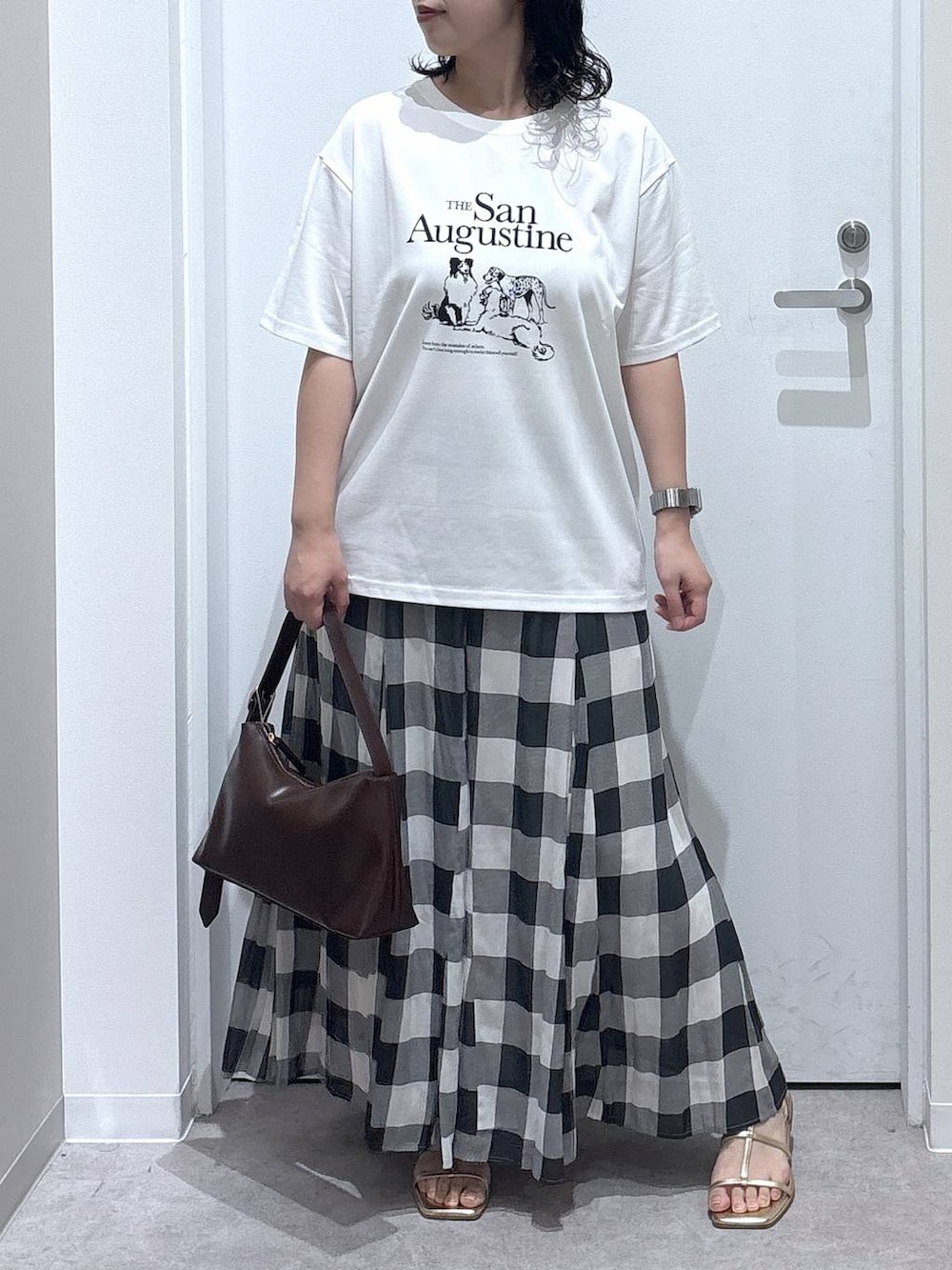 「ゆったり、体型カバー、着痩せ・細見え、休日コーデ、ママコーデ、セールコーデ、ぽっちゃり_GLOBAL WORK、リラックス、カジュアル、オーバーサイズ、GLOBAL WORK、ヘビロッTEE_GLOBAL WORK、Tシャツ、接触冷感、スカート」｜「GLOBAL WORKのエアリーリラックスフレアスカート/147678（スカート、ホワイト系）」を使った、かとやまさん（レディース・158cm）の夏コーディネートの6枚目の写真