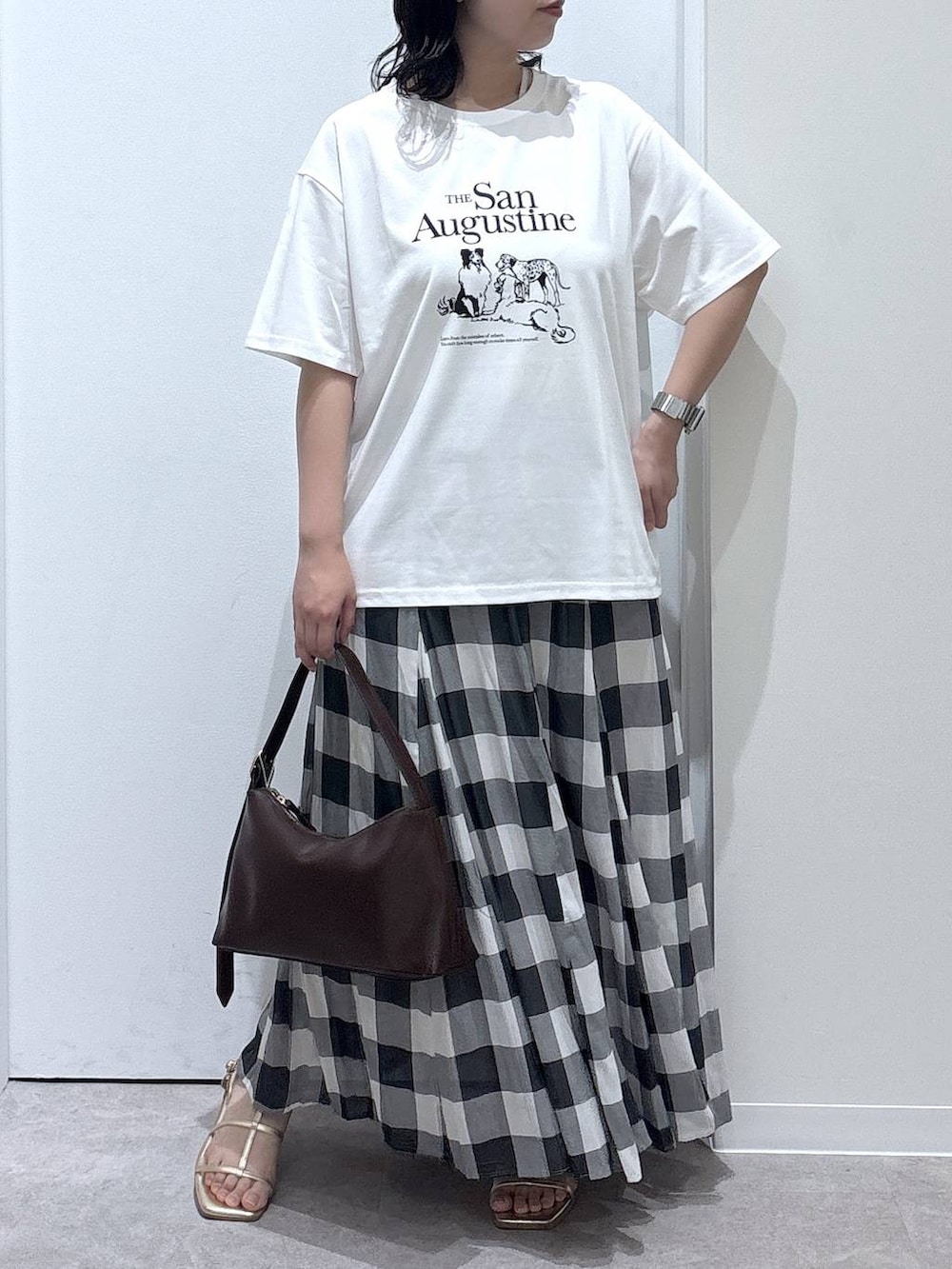 「ゆったり、体型カバー、着痩せ・細見え、休日コーデ、ママコーデ、セールコーデ、ぽっちゃり_GLOBAL WORK、リラックス、カジュアル、オーバーサイズ、GLOBAL WORK、ヘビロッTEE_GLOBAL WORK、Tシャツ、接触冷感、スカート」｜「GLOBAL WORKのエアリーリラックスフレアスカート/147678（スカート、ホワイト系）」を使った、かとやまさん（レディース・158cm）の夏コーディネートの5枚目の写真