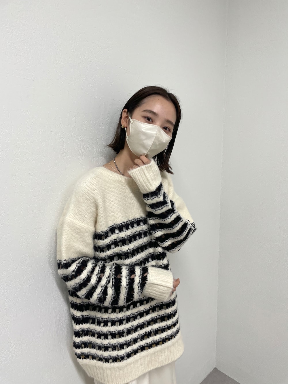 「秋先取りコーデ、カジュアル、パンツスタイル、大人カジュアル、高身長女子、高身長コーデ、骨格ウェーブ、ボーダー、ボーダートップス、ボーダーニット、パンツコーデ、パンツ」｜「mysticのウール混クロシェボーダーニット（ニット/セーター、ホワイト系）」を使った、gou__98さん（レディース・163cm）の秋コーディネートの2枚目の写真