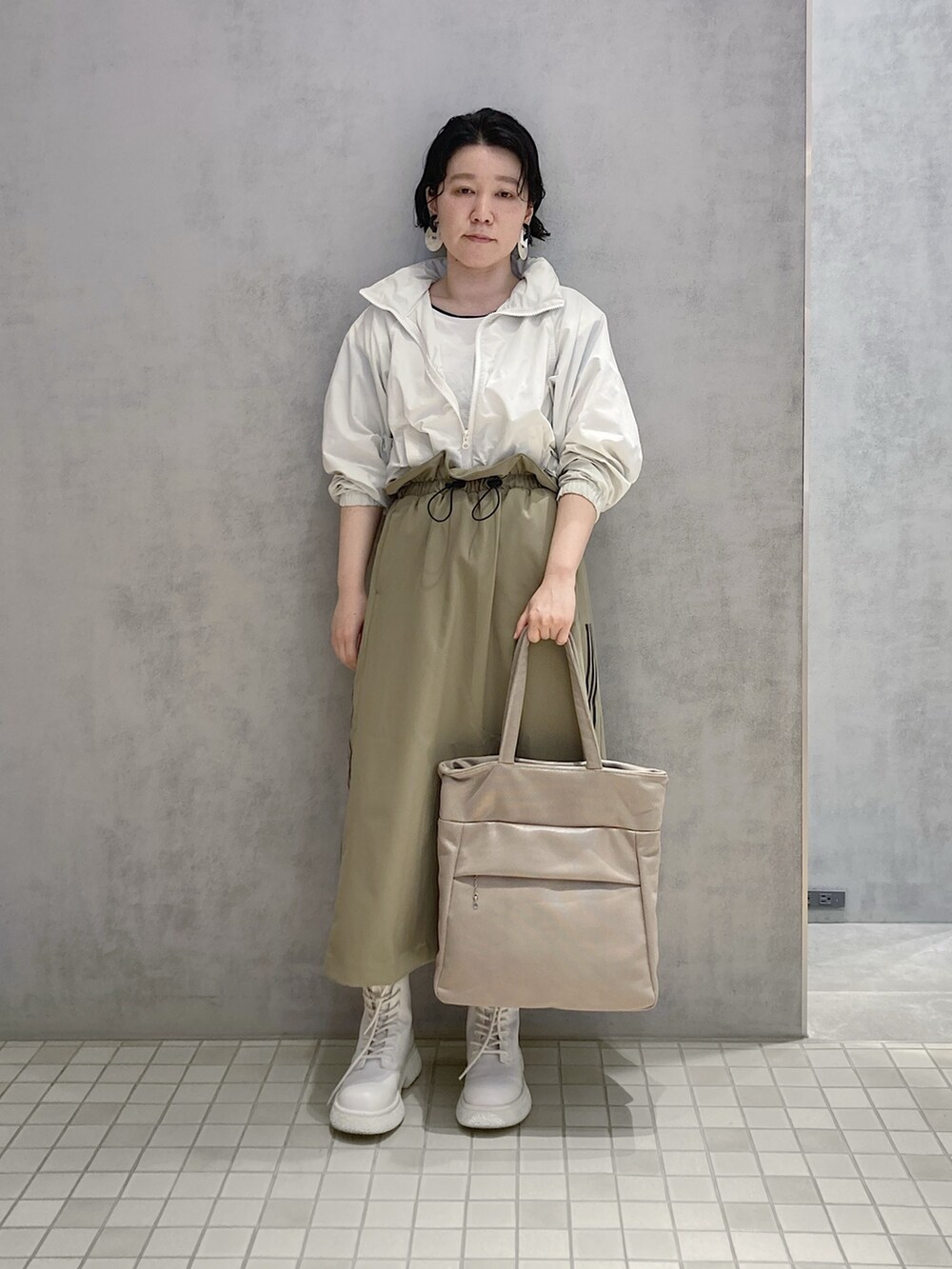 「トートバッグ、カジュアル、ヒロコハヤシ、HIROKO HAYASHI、HIROKOHAYASHI」｜「HIROKO HAYASHIのMAMELI（マメリ）2wayトートバッグ（トートバッグ、ベージュ系）」を使った、mc_hhさん（レディース・156cm）の秋コーディネートの2枚目の写真