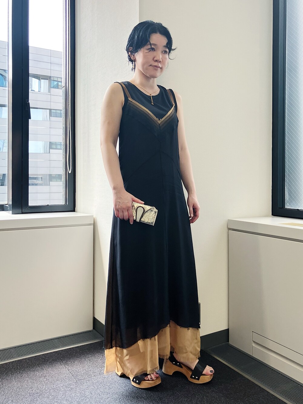 「財布、ヒロコハヤシ、HIROKO HAYASHI、HIROKOHAYASHI、メタリック、ゴールド」｜「HIROKO HAYASHIのBOLLE（ボッレ）長財布ミニ（財布、ゴールド系）」を使った、mc_hhさん（レディース・156cm）の夏コーディネートの4枚目の写真