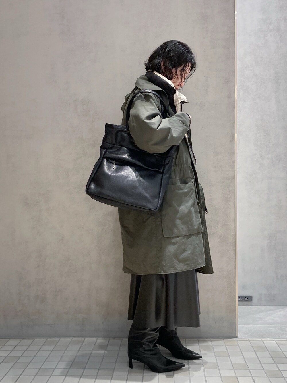 「トートバッグ、カジュアル、ヒロコハヤシ、HIROKO HAYASHI、HIROKOHAYASHI」｜「HIROKO HAYASHIのMAMELI（マメリ）2wayトートバッグ（トートバッグ、ブラック系）」を使った、mc_hhさん（レディース・156cm）の秋コーディネートの3枚目の写真