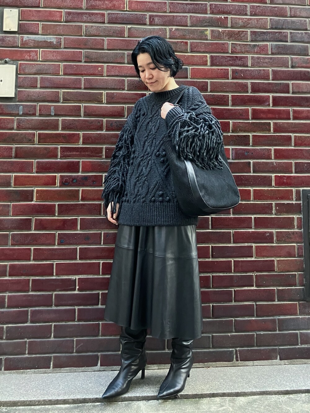 「ヒロコハヤシ、HIROKO HAYASHI、HIROKOHAYASHI、秋冬コーデ、トートバッグ、ニット、カジュアル」｜「HIROKO HAYASHIのASTRATTO（アストラット）トートバッグ（トートバッグ、グレー系）」を使った、mc_hhさん（レディース・156cm）の秋コーディネートの2枚目の写真