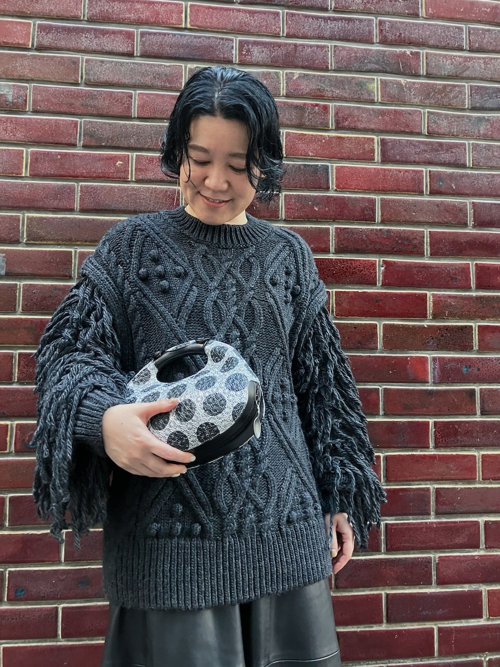 「HIROKO HAYASHI、HIROKOHAYASHI、ヒロコハヤシ、ジラソーレポワン、ジラソーレ、パーティーバッグ、ドット、カジュアル」｜「HIROKO HAYASHIの【数量限定】GIRASOLE POINT（ジラソーレ ポワン）クロワッサンバッグ（ハンドバッグ、シルバー系）」を使った、mc_hhさん（レディース・156cm）の秋コーディネートの3枚目の写真