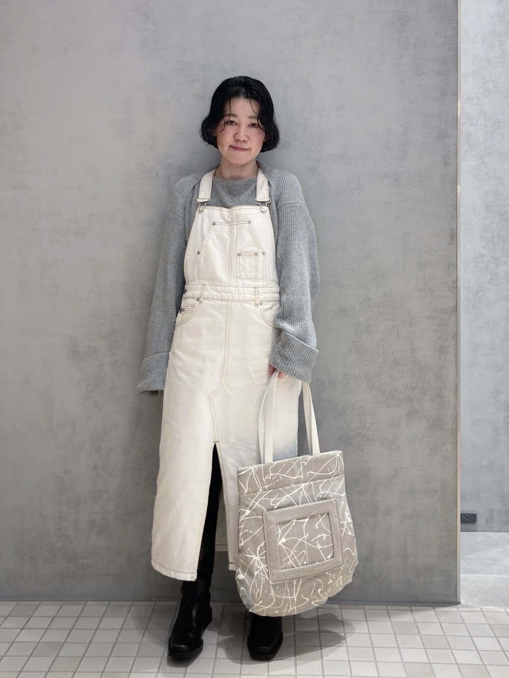 「HIROKO HAYASHI、HIROKOHAYASHI、ヒロコハヤシ、トートバッグ、麻、ホワイト、カジュアル」｜「HIROKO HAYASHIのVERNICE（ベルニーチェ）トートバッグ（トートバッグ、ベージュ系）」を使った、mc_hhさん（レディース・156cm）の夏コーディネートの2枚目の写真