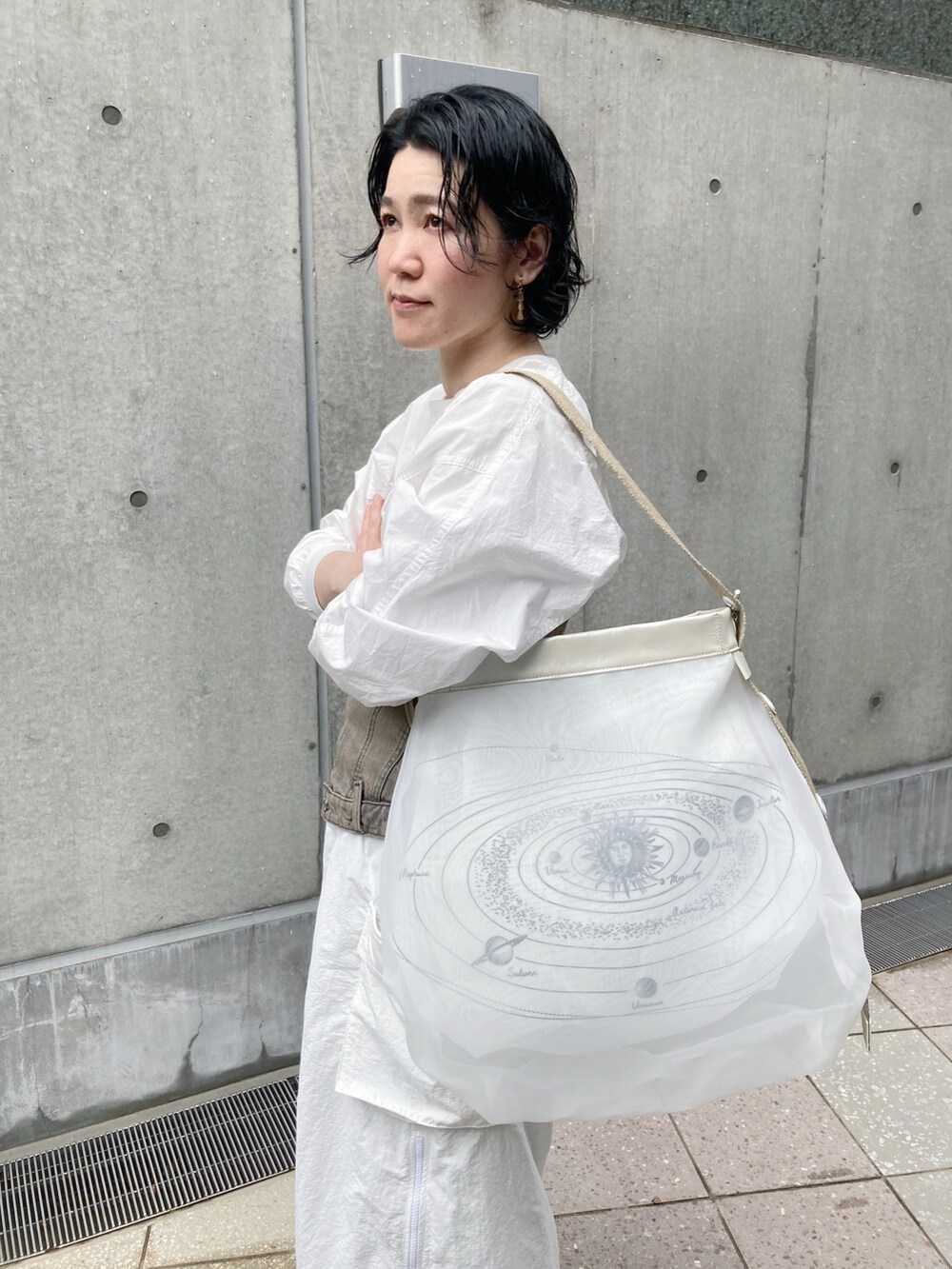 「ホワイト、ビスチェ、ヒロコハヤシ、HIROKO HAYASHI、シアー」｜「HIROKO HAYASHIのFABRE（ファーブル）ショルダーバッグL（ショルダーバッグ、ホワイト系）」を使った、mc_hhさん（レディース・156cm）の春コーディネートの2枚目の写真