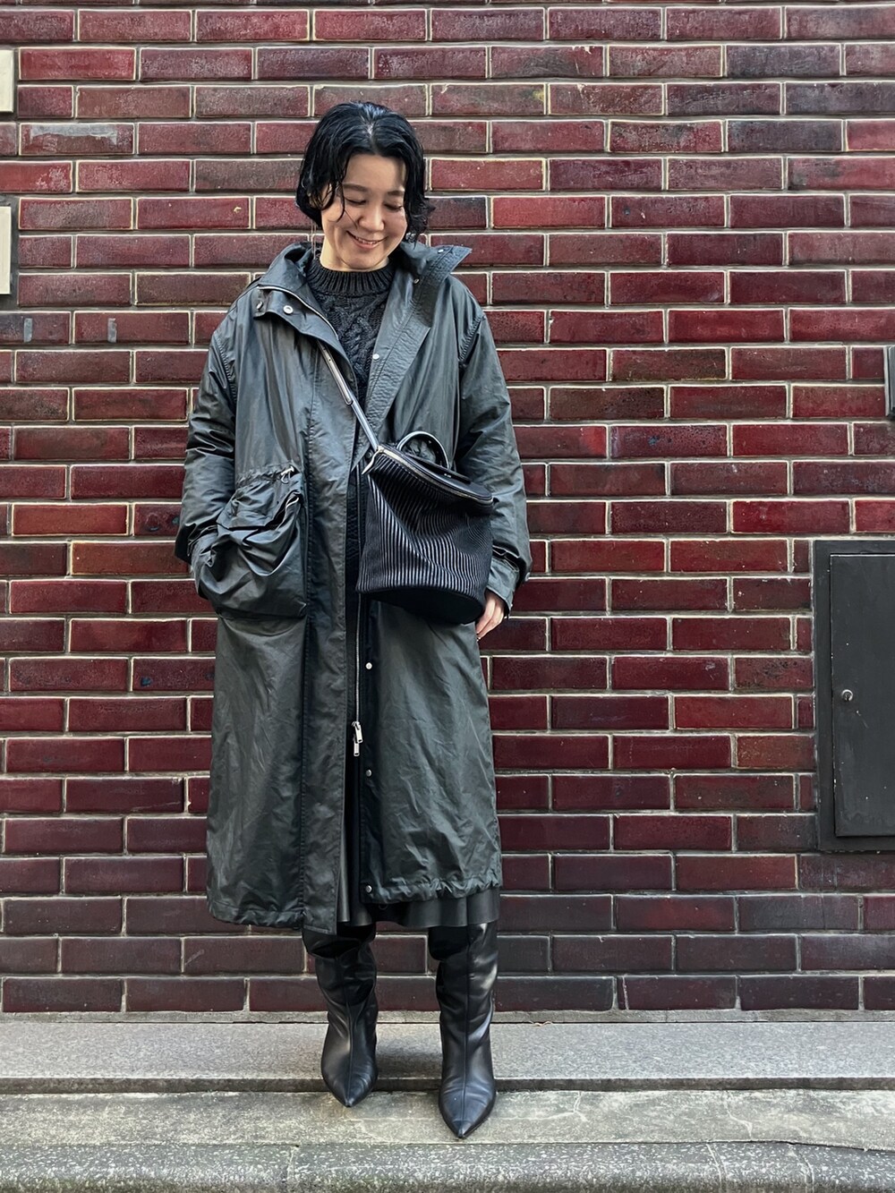 「ヒロコハヤシ、HIROKO HAYASHI、HIROKOHAYASHI、ショルダーバッグ、秋冬コーデ、カジュアル」｜「HIROKO HAYASHIのASTRATTO（アストラット）ショルダーバッグ（ショルダーバッグ、グレー系）」を使った、mc_hhさん（レディース・156cm）の秋コーディネートの3枚目の写真