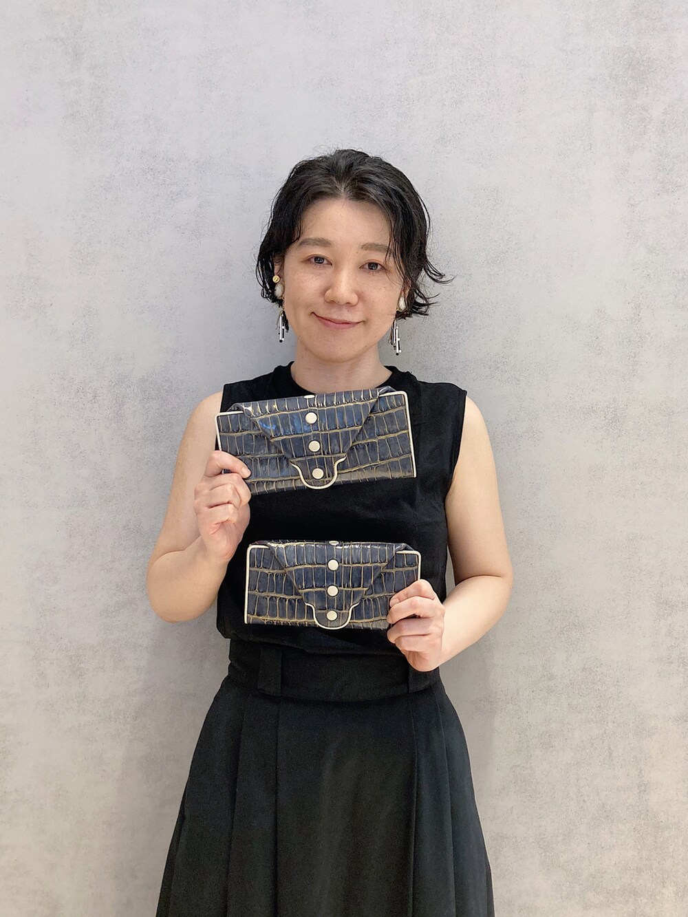 「財布、大人かわいい、カジュアル、ブラック、ワンピース、レザーグッズ」｜「HIROKO HAYASHIのANGELO(アンジェロ)長財布ミニ（財布、グリーン系）」を使った、mc_hhさん（レディース・156cm）の秋コーディネートの4枚目の写真