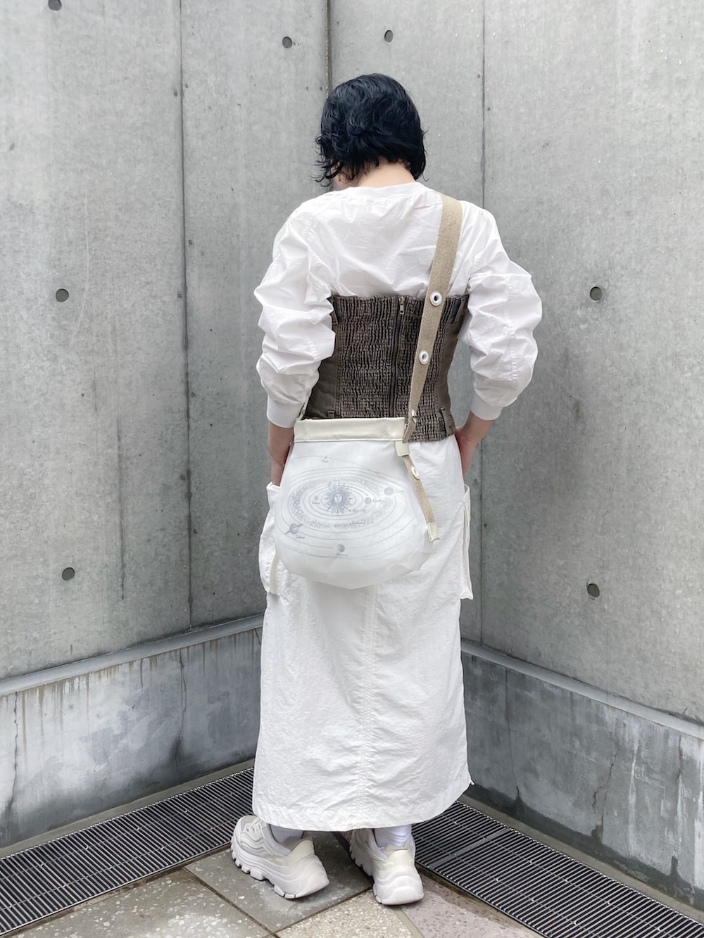 「シアー、ホワイト、ホワイトコーデ、カジュアル、ビスチェ、ヒロコハヤシ、HIROKO HAYASHI、HIROKOHAYASHI」｜「HIROKO HAYASHIのFABRE（ファーブル）ショルダーバッグS（ショルダーバッグ、ホワイト系）」を使った、mc_hhさん（レディース・156cm）の春コーディネートの2枚目の写真
