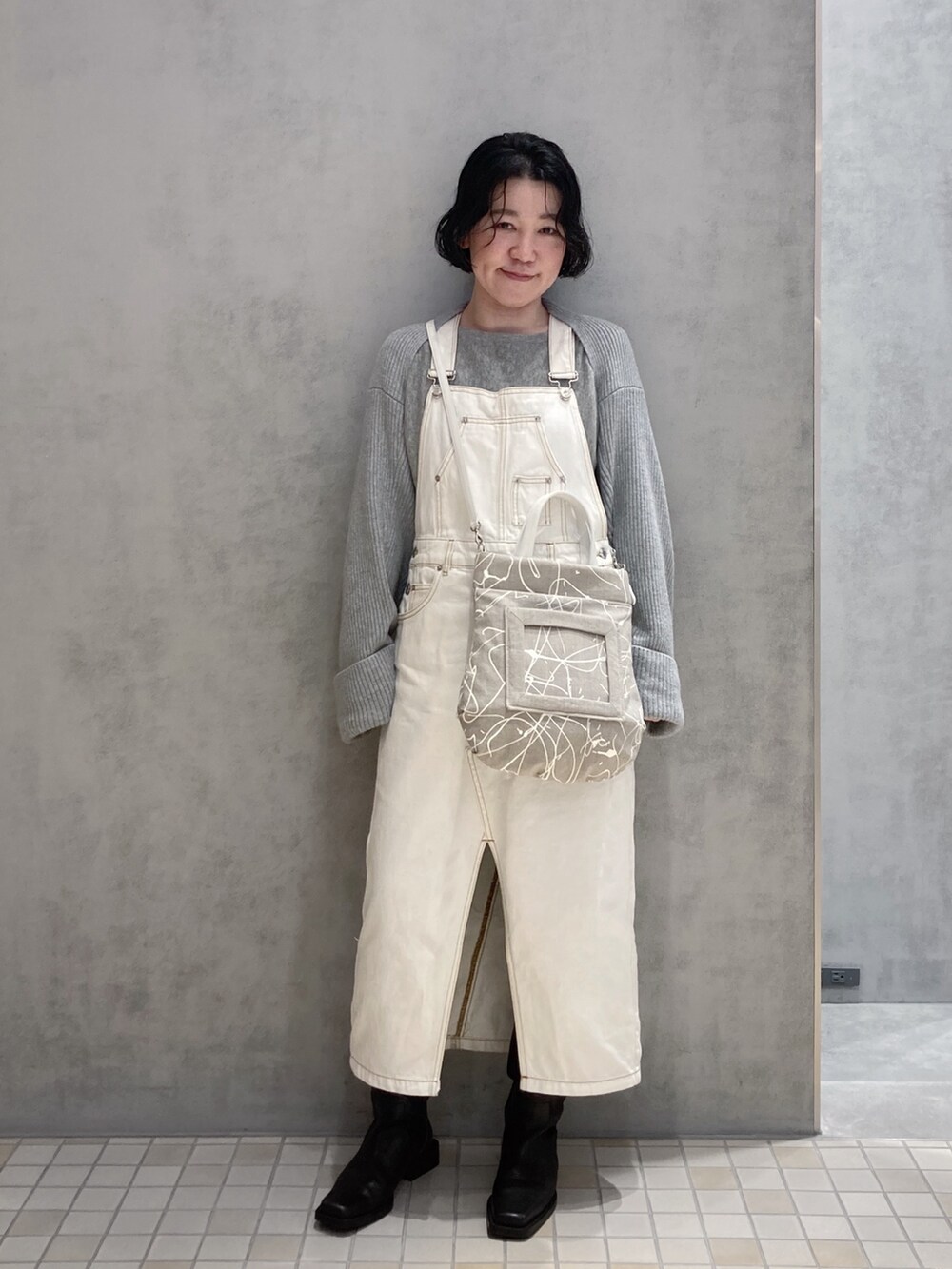 「HIROKO HAYASHI、HIROKOHAYASHI、ヒロコハヤシ、ホワイト、カジュアル、麻、ショルダーバッグ」｜「HIROKO HAYASHIのVERNICE（ベルニーチェ）ショルダーバッグ（ショルダーバッグ、ベージュ系）」を使った、mc_hhさん（レディース・156cm）の夏コーディネートの2枚目の写真