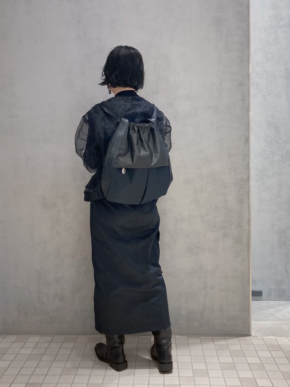 「ネイビー、ナップサック、リュック、カジュアル、HIROKO HAYASHI、HIROKOHAYASHI、ヒロコハヤシ」｜「HIROKO HAYASHIのLUINI(ルイーニ)2wayナップサック（バックパック/リュック、ブルー系）」を使った、mc_hhさん（レディース・156cm）の春コーディネートの2枚目の写真